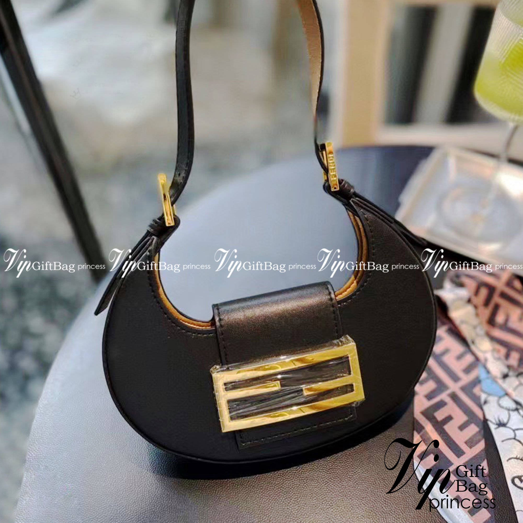 Fendi Cookie mini hobo bag / Fendi Mini Cookie FF fabric mini bag คอลใหม่ล่าสุด น้องเล็กกะทัดรัด อะไหล่ทองสวยหรูไฮโซ งานคุณภาพเน้นๆ งานเป๊ะปังมากปั้มทุกจุด กระเป๋าสะพายไหล่แบรนด์หรู น่ารักมากค่ะ