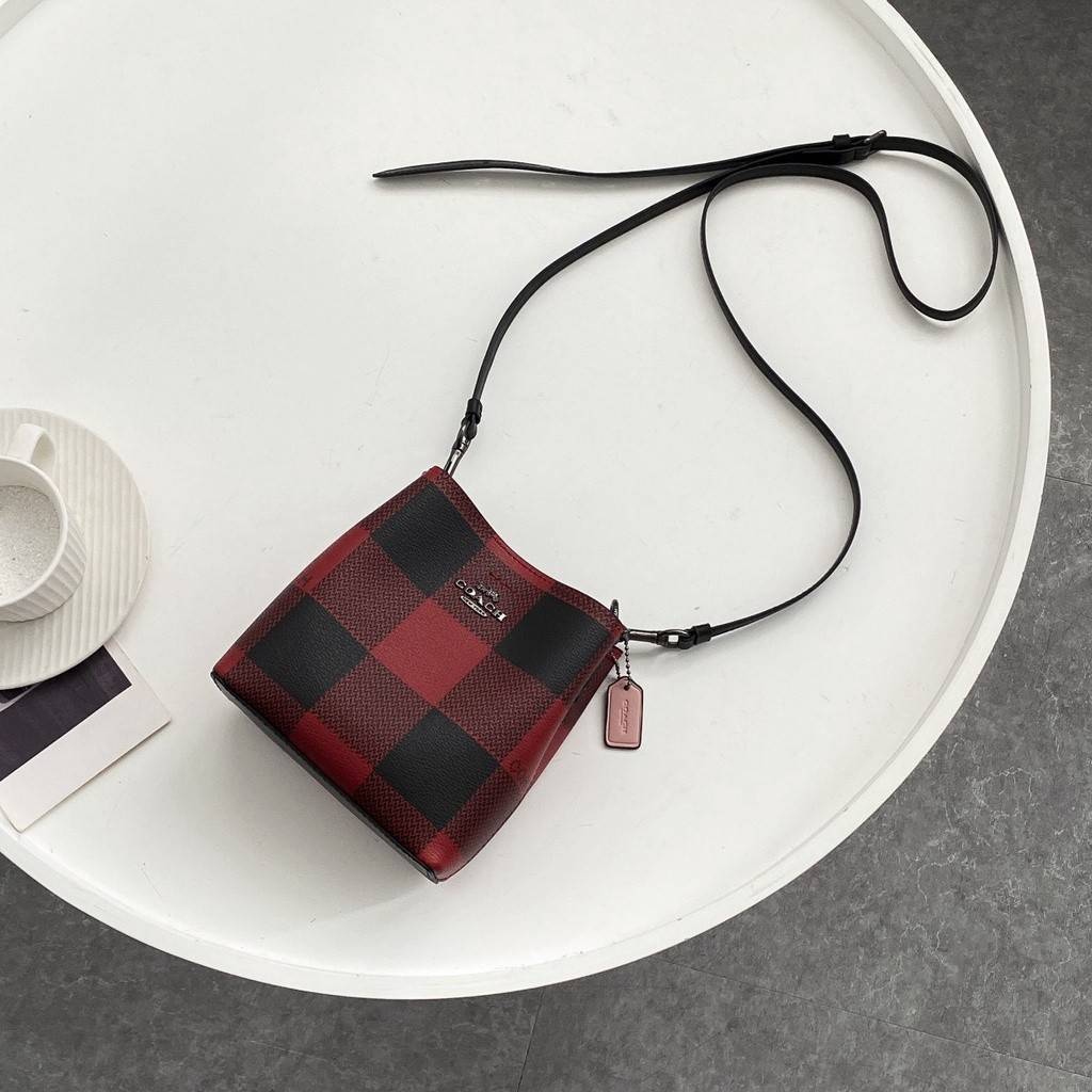 COACH MINI TOWN BUCKET BAG IN SIGNATURE CANVAS WITH VINTAGE MINI ROSE PRINT ((7270 7268 7267)) คอลเลคชั่นใหม่ล่าสุด!! น้องสาวคนสวยมาแล้วจ้า สดใสต้อนรับเทศกาลคริสต์มาส 🎅🎄 กระเป๋าบัคเก็ต ไซส์มินิ ใบจริงน่ารักม้าก!! น่าใช้แบบที่สุด วัสดุหนังแ