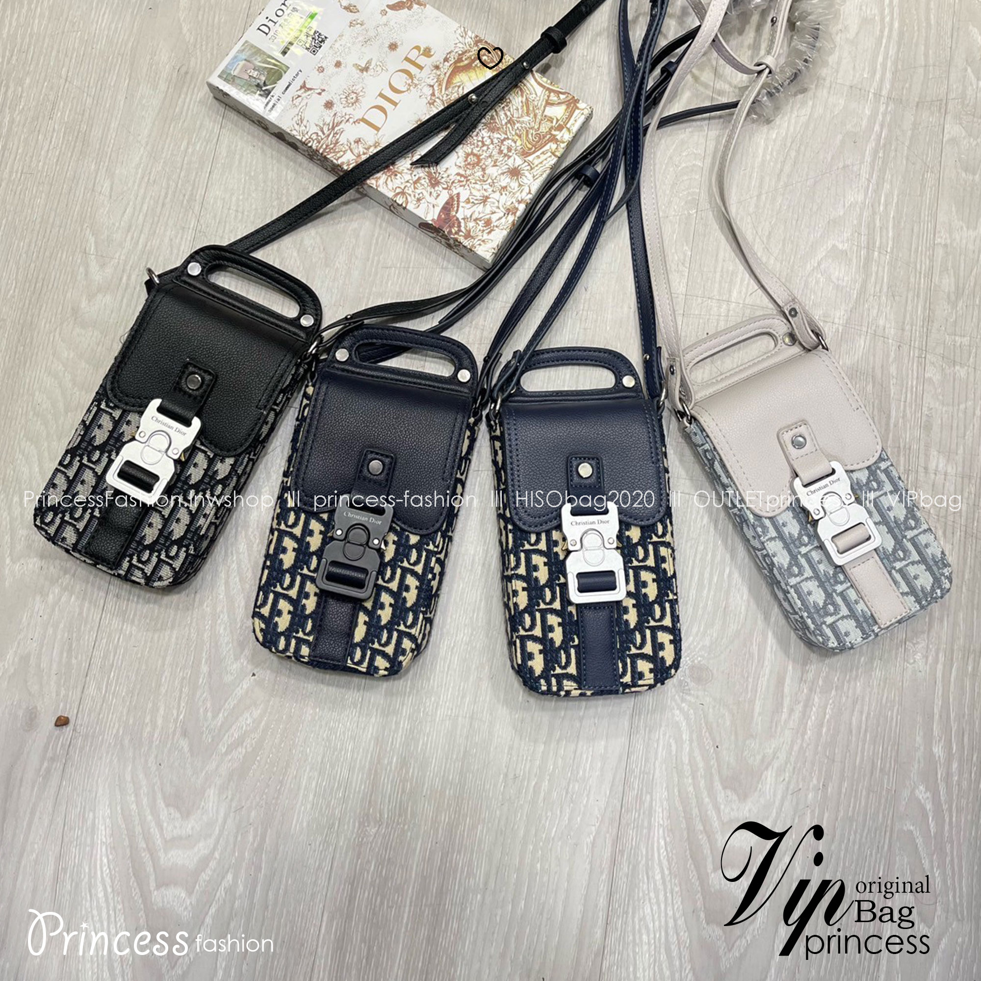 DIOR Phone Bag / DIOR Saddle Vertical Pouch With Strap Oblique Jacquard กระเป๋าสะพายใส่โทรศัพท์แฝงความหรูตามเอกลักษณ์แบรนด์ ได้ใจหนุ่มๆไปเลยใบนี้!! หลงรักตั้งแต่แรกเห็นมีอยู่จริง!! สะพายข้างคูลๆ พกพาไปไหนๆได้สะดวก คล่องตัวกว่าเดิม