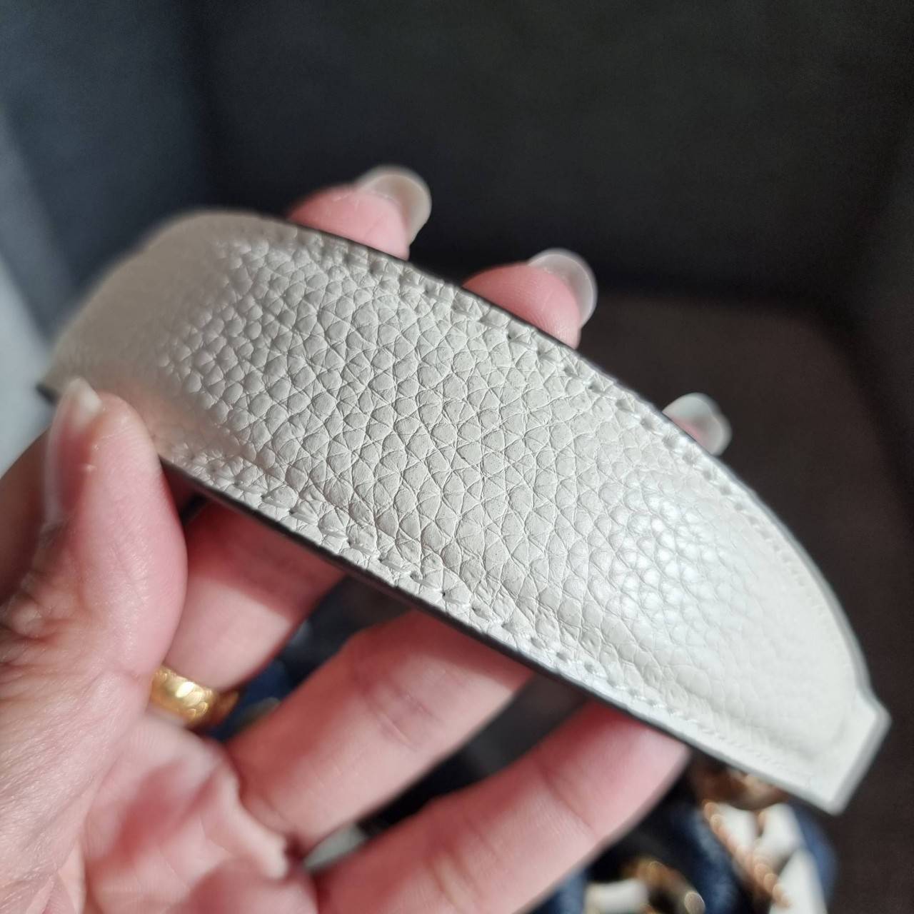 OUTLET 】COACH DEMPSEY DRAWSTRING BUCKET BAG IN SIGNATURE JACQUARD WITH STRIPE AND COACH PATCH C4101 C4102 พี่สาวใบใหญ่สุดสวยมาแล้วจ้า!! กระเป๋าทรงถังไซส์ใหญ่ ที่สาวๆรอคอย ใช้งานง่ายด้วยการรูดหนังปิดรอบปากกระเป๋า ทุกอย่างลงตัวที่สุด!! โดดเด่นด้วยลวดลายสีสั