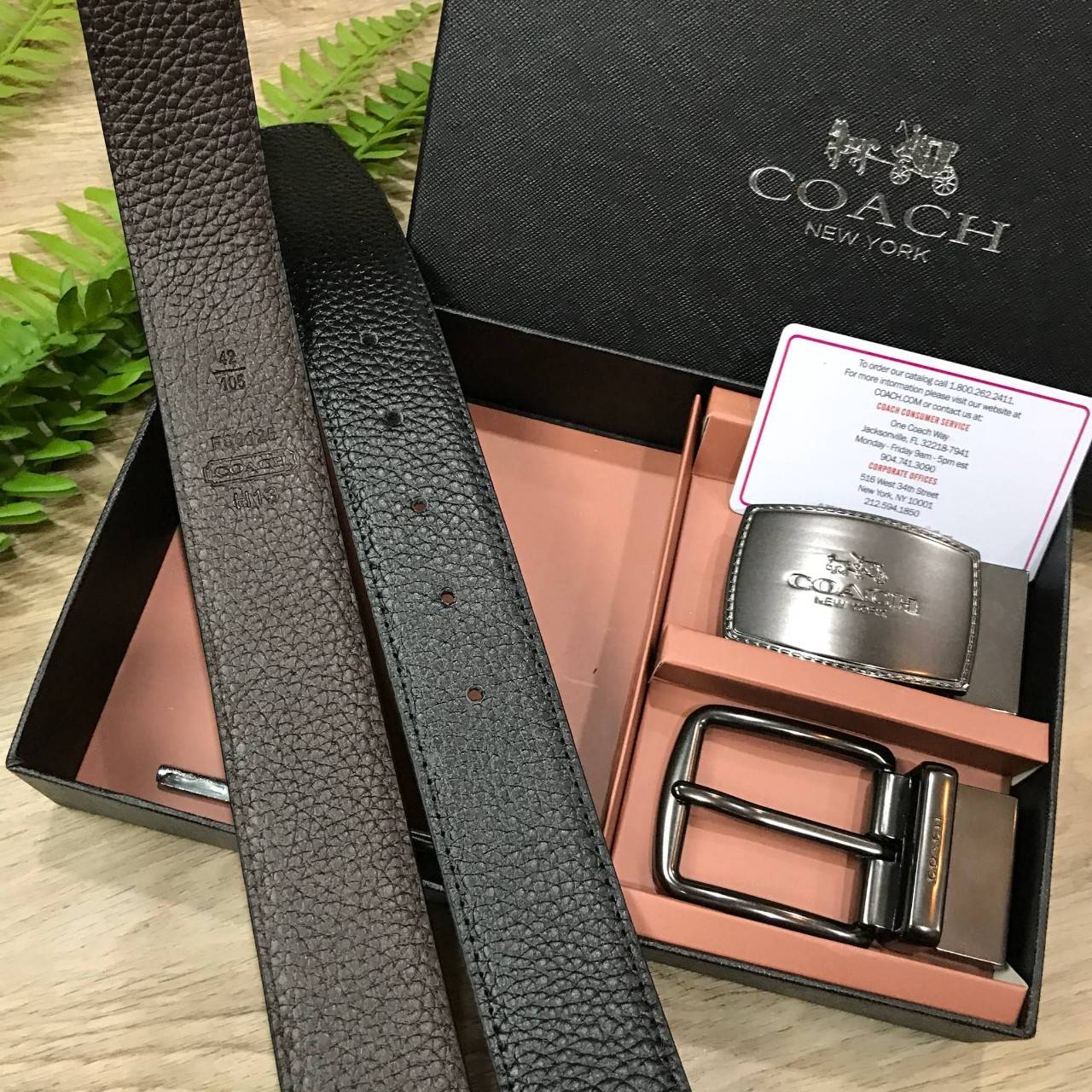 NEW ARRIVAL! ห้ามพลาดเซทสุดคุ้ม ซื้อ1ได้ถึง2! COACH BELT VALUE PACK BOX SET เซทเข็มขัด 2in1 Limited Edition จาก Coach Factory ในเซทมีหัวเข็มขัด2แบบ2สไตล์สวยน่าใช้พร้อมสายเข็มขัดสามารถใช้ได้ทั้ง2ด้าน2สีดำน้ำตาลให้หนุ่มๆสลับใช้ได้ถึง 4 รูปแบบในเซทเดียวไม่จำ