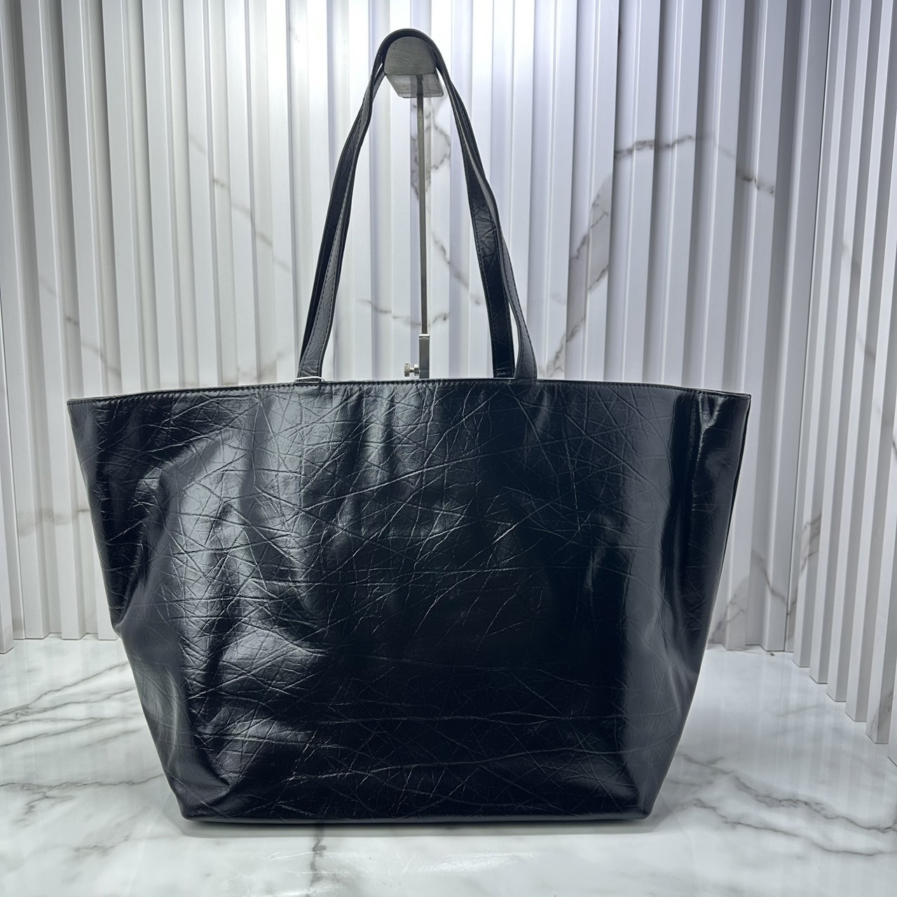 Large ALEXANDER WANG Punch Tote Bag in Crackle Patent Leather กระเป๋าทรงโท้ทใบใหญ่ งานหนังลายยับเต็มใบ เกรดออริ 1:1 ใช้งานต่างประเทศได้