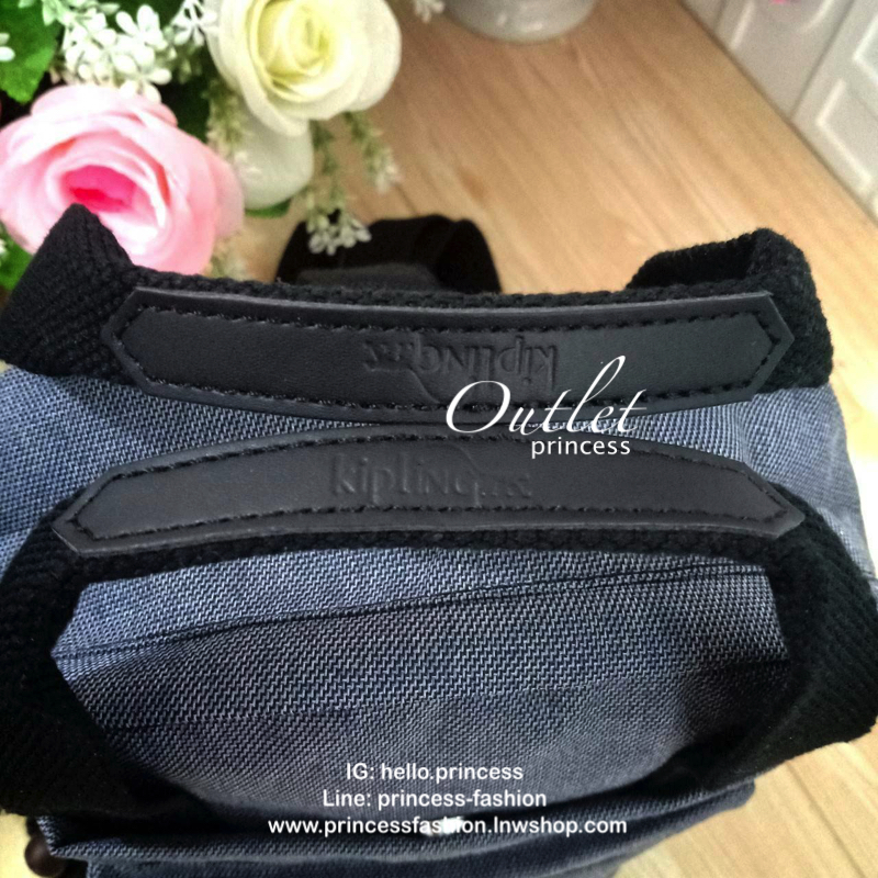 KIPLING 3 WAYS MINI BACKPACK 👍กระเป๋าสะพายรุ่นใหม่วัสดุ Nylon & Polyester 100% 👍หูหิ้วมีลายปั้มแบรนด์ 👍สายสะพายยาวเลื่อนปรับได้ถอดได้ 👍สามารถถือหรือสะพายได้ จะสะพายไหล่ สะพายเฉียง Crossbody หรือจะคล้องสายเป็นเป้สะพายหลัง Ba