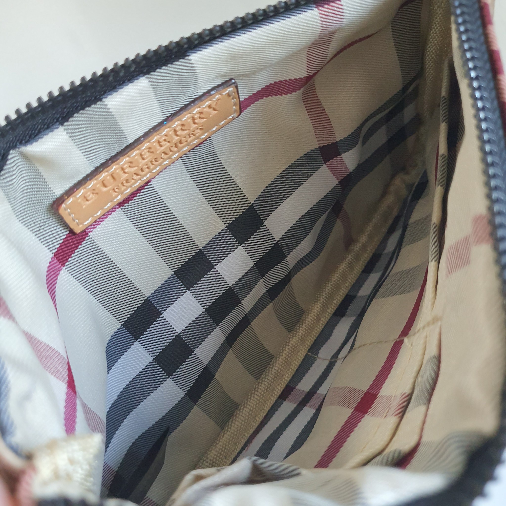 BURBERRY FRAGRANCES WRISTLET VIP Gift With Purchase Limited Edition พรีเมี่ยมกิ๊ฟของเเท้จากเคาน์เตอร์น้ำหอม