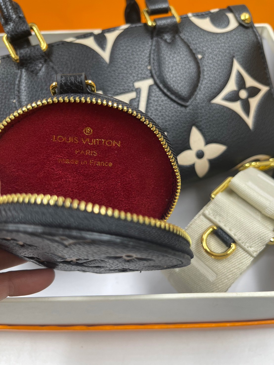 LV OnTheGo East West Monogram Bag / LV BAG พร้อมส่ง 4 สี กระเป๋าโท้ทขนาดกะทัดรัด ดีไซน์ใหม่ประจำฤดูกาล **สินค้าเกรดออริจินอล 1:1 สลับแท้