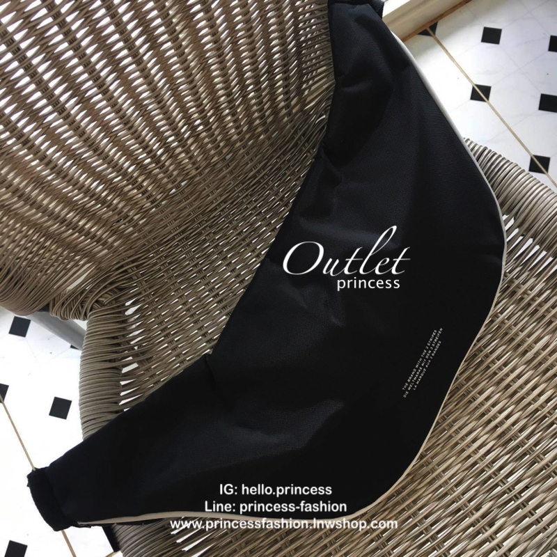 Adidas original waist bag Best seller! กระเป๋าคาดอก/เอว วัสดุ nylon อะไหล่เงิน เปิดปิดด้วยซิป ภายในกว้าง ใส่กระเป๋าสตางค์ยาวได้ สายสะพายยาวปรับ freesize ค่ะ