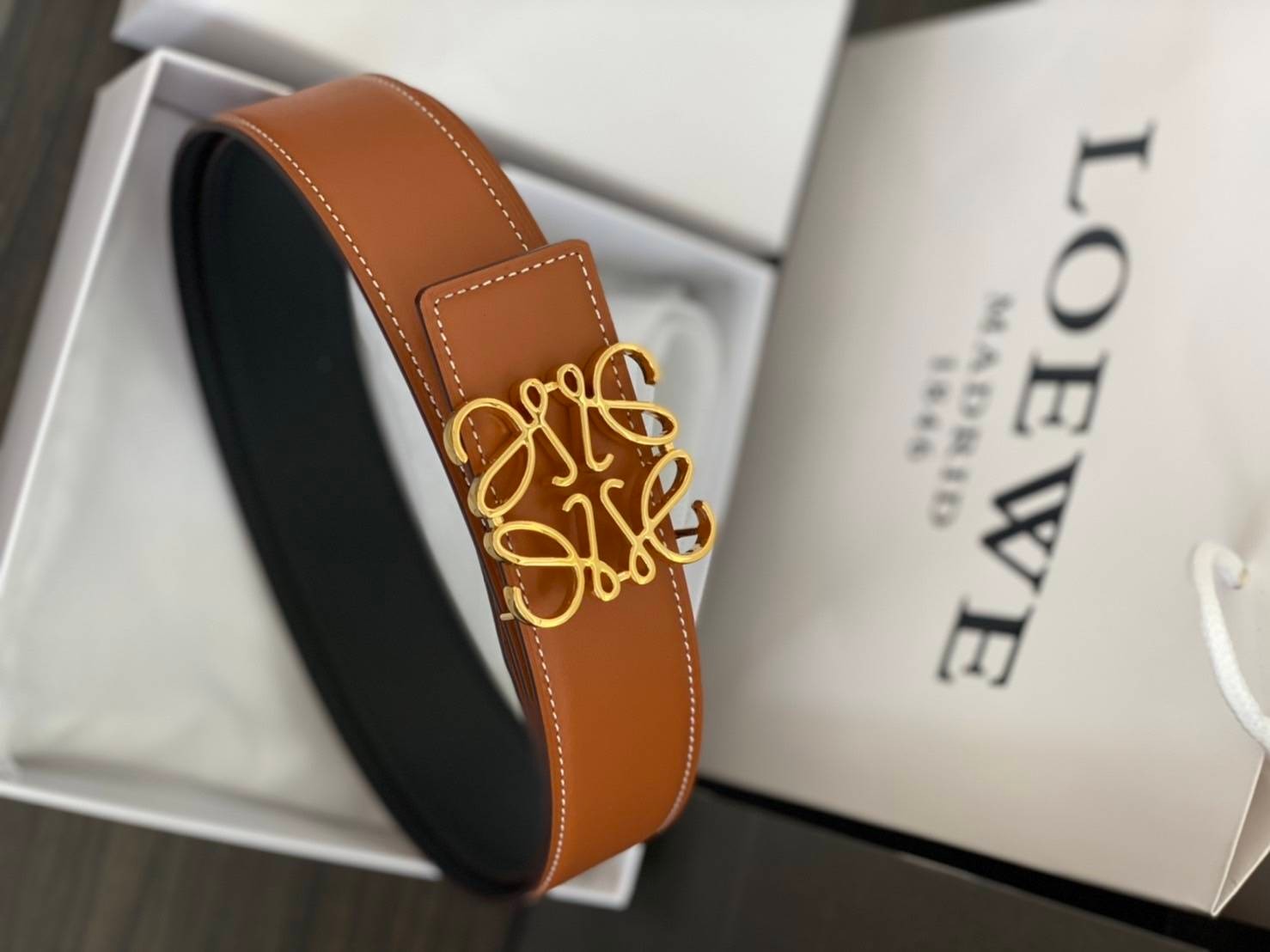 Loewe Belt / Loewe Anagram Leather Belt เข็มขัดโลเอเว่หนังแท้ สุดคลาสสิค วินเทจ เรียบง่าย ผู้ดี เป็นซิกเนเจอร์ ใช้งานเป็น everyday use ได้เลย