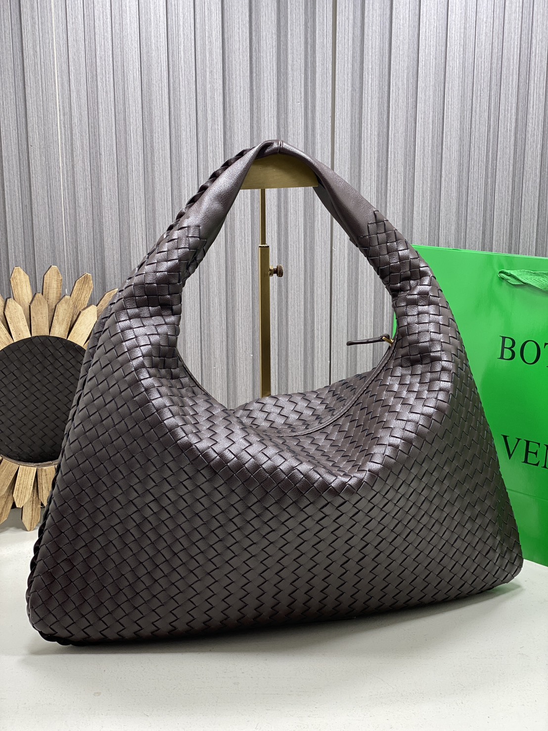 BOTTEGA Large Hop Shoulder Bag 48cm / BOTTEGA Hobo Bag กระเป๋าสะพายไหล่ใบใหญ่ จุของได้เยอะมาก ดีไซส์สานเป็นเอกลักษณ์สวยงาม