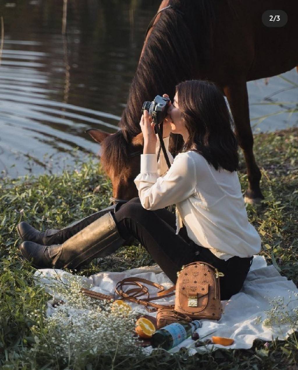 M.C.M PATRICIA BACKPACK IN VISETOS กระเป๋าสะพายไซส์ x-mini ดีเทลละเอียด ลูกเล่นเยอะ สายสะพายปรับใช้ได้หลากหลายสไตล์ ชิคมาก ปังมากค่ะแม่!! สะพายเป็นเป้ สะพายครอสบอดี้ หรือสะพายคาดอกก็ยังได้ หรือเอาสายออก ถือเดี่ยวๆก็สวยได้ไม่ธรรมดา วัสดุหนังแคนวาสคุณภาพดี 