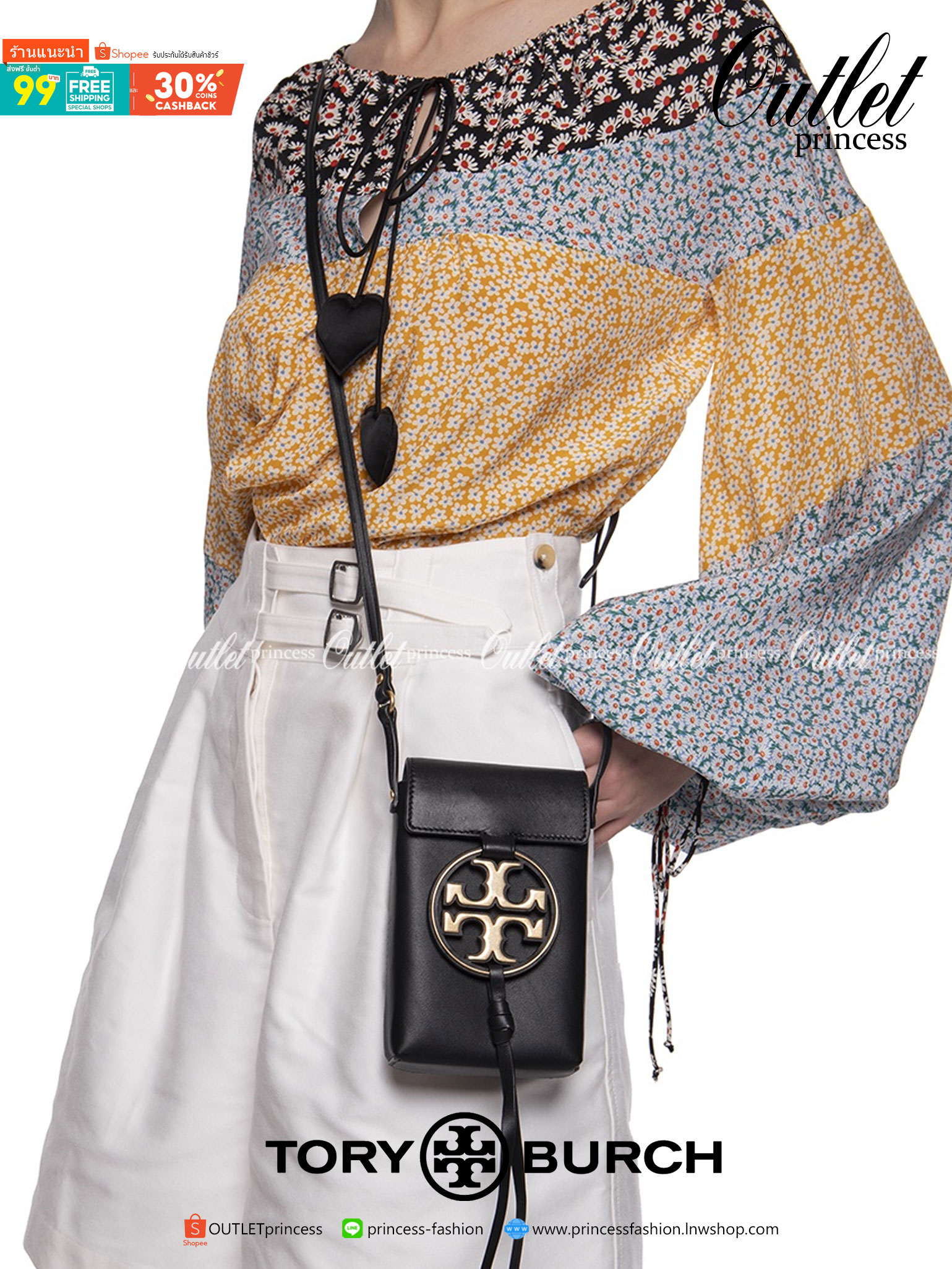OUTLET 】TORY BURCH MILLER METAL PHONE CROSSBODY อีกหนึ่งกระเป๋าใส่มือถือรุ่นฮิตที่เชื่อว่าหลาย ๆ คนต้องเคยเห็นผ่าน ๆ ตามาอย่างแน่นอน กับแบรนด์ Tory Burch ดีไซน์กระเป๋าทรงฝาพับแม่เหล็กใช้งานง่าย มาพร้อมดีเทล Logo แบรนด์โดดเด่นสีทองตัดกับหนังแกะสีดำ ดูหรูดู