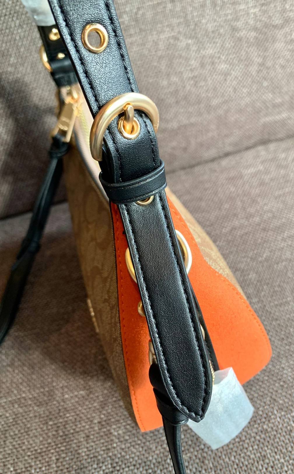 COACH KLEO HOBO BAG ((C7257//C6809//C6807)) พร้อมส่ง คุณภาพเกินเบอร์เลยจ้าา จำนวนจำกัด! กระเป๋าคล้องไหล่หรือสะพายข้างได้ Hobo รุ่นใหม่ล่าสุด ดีไซด์รูปทรงให้ดูเรียลขึ้น หนังแท้นิ่มสวย เปิดปิดกระเป๋าแบบซิปมีหนังห้อยลงมา ภายในกระเป๋าสามารถใส่กระเป๋าเงินใบยาว