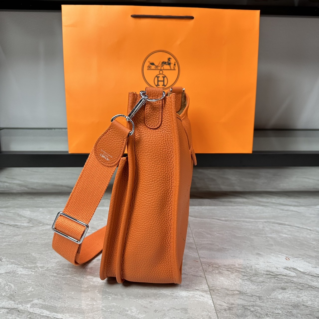 HERMES Evelyne PM Bag The Perfect Crossbody Bag 29cm กระเป๋าทรงโท้ทแบรนด์หรู เอกลักษณ์ของความสง่างาม เกรดออริ สลับแท้ 1:1 ใช้งานต่างประเทศได้
