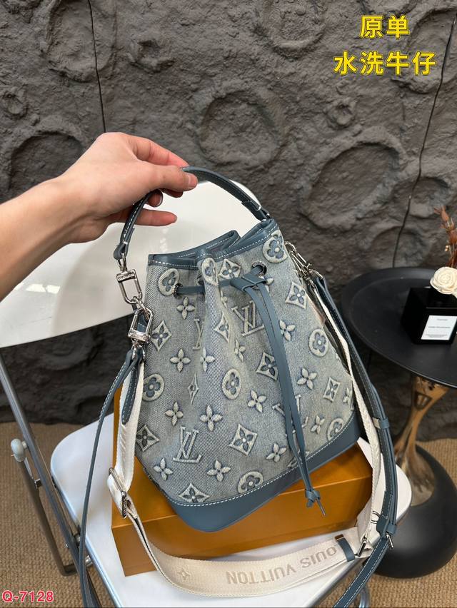 LV Nano Noé Denim Vintage Bag / LV Bucket Bag กระเป๋าทรงบัคเก็ตเดนิมสไตล์วินเทจ รุ่นใหม่ปั้มลายโมโนแกรมบนเดนิมสุดไอคอนิก ที่ใครเห็นต้องเป็นคลั่งรัก ผู้ดี หรูหราได้ทุกลุค ทุกสไตล์