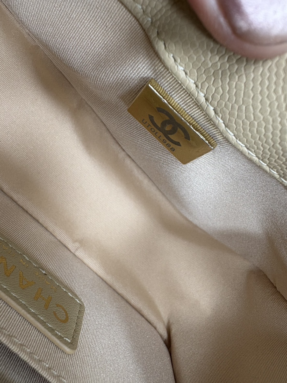 ORI หนังแท้ | CHANEL Boy 20cm shoulder bag กระเป๋าสะพายรุ่นยอดนิยมสุดคลาสสิคตลอดกาล หรูหราระดับตำนาน สวยงามเหนือกาลเวลา ขนาดเล็กน่ารัก ไม่ว่าเวลาจะผ่านไปเเค่ไหนก็ไม่เคย Out เรียบ หรู คลาสสิค ผู้ดี ไฮโซที่แท้ทรูสวยมากค่ะ