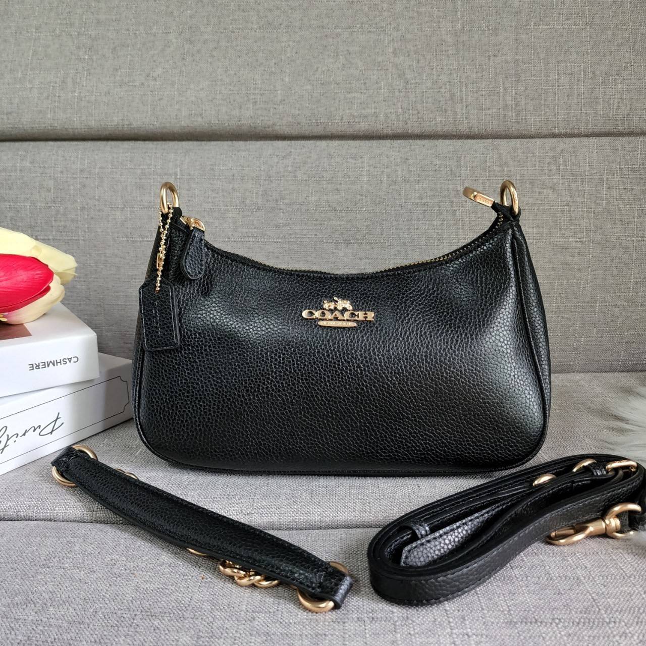 พร้อมส่งครบสี สวยทุกสีเลยค่า😘 ((CA173//CA209//CA548)) COACH TERI SHOULDER BAG 🔹กระเป๋าทรงพอช ในรูปแบบหนังแท้ หนังนิ่มสวยมากค่ะ