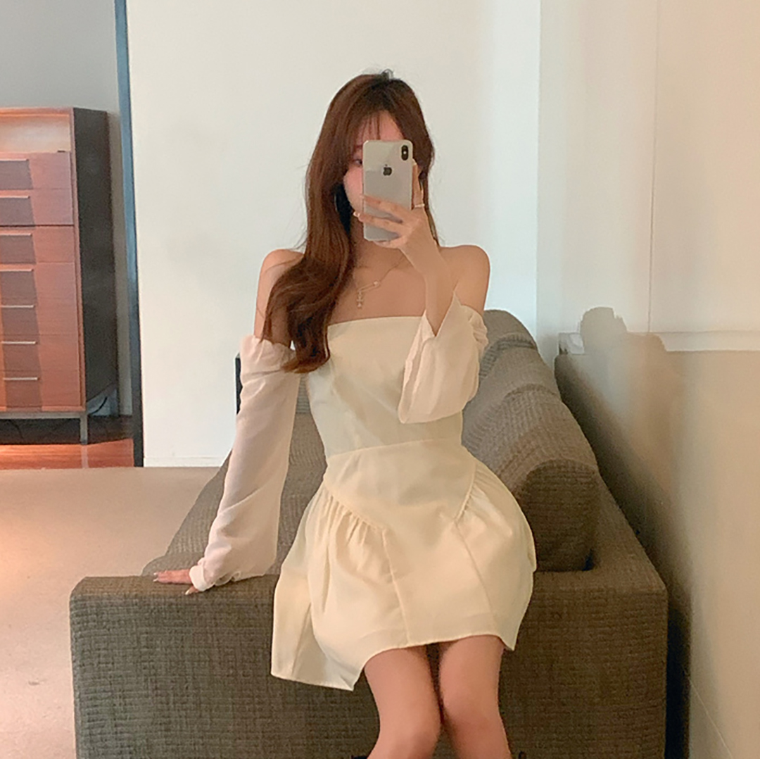 พร้อมส่ง 🤍🐇 White lover เดรสแขนซีทรูยาวสีหวานน่ารัก (IN38058)