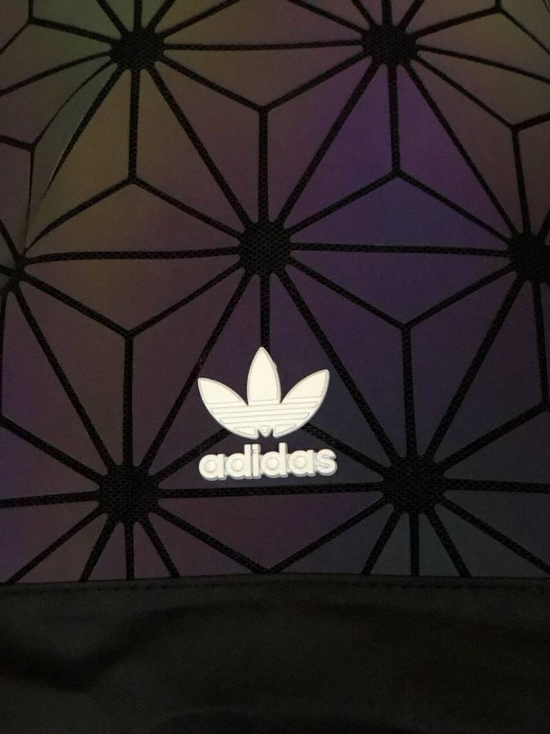 Adidas 3D Roll Top Backpack กระเป๋าเป้ Unisex ดีไซน์สุดฮิตสไตล์ ISSEY MIYAKE ใช้ได้ทั้งชายและหญิง เปิดปิดแบบ Roll Top ด้านหน้ามีโลโก้ ด้านหลังมี1ช่องซิป หัวซิปตีแบรนด์2ฝั่งตามคอลเลคชั่นY2018สวยดูดีใบใหญ่กำลังดีน้ำหนักเบา ภายในกว้างและจุ มีโลโก้ ช่องซิปช่อ