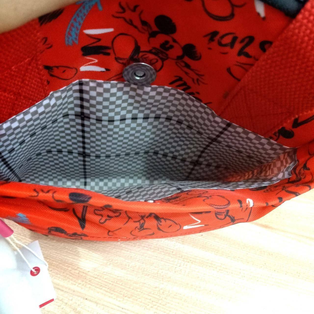 KIPLING 3 WAYS MINI BACKPACK ซับในตาราง 👍กระเป๋าสะพายรุ่นใหม่วัสดุ Nylon & Polyester 100% 👍หูหิ้วมีลายปั้มแบรนด์ 👍สายสะพายยาวเลื่อนปรับได้ถอดได้ 👍สามารถถือหรือสะพายได้ จะสะพายไหล่ สะพายเฉียง Crossbody หรือจะคล้องสายเป็นเป้ส