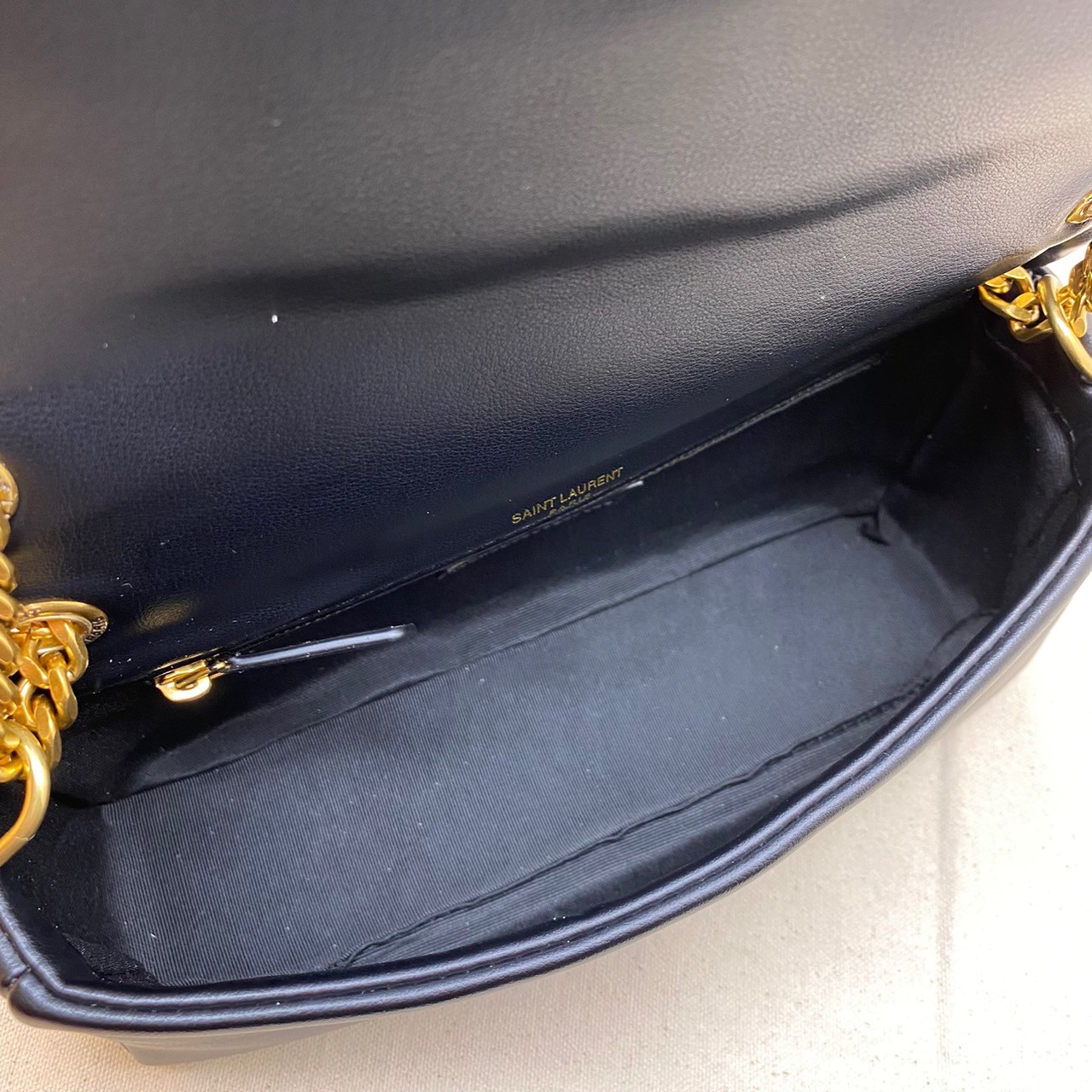 YSL CALYPSO IN PLUNGED / YSL Calypso Padded Leather Shoulder Bag กระเป๋าสะพาย คอลใหม่ ดีไซน์โลโก้โดดเด่น อะไหล่ทอง