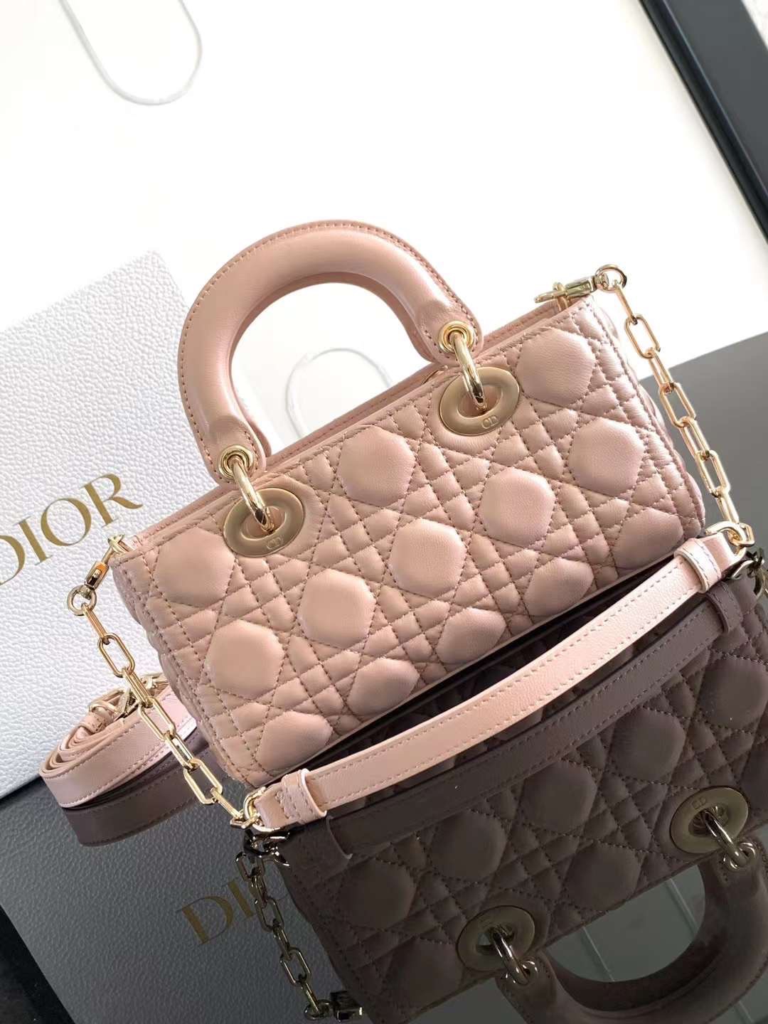DIOR Medium Lady D-Joy Bag / LADYDIOR กระเป๋าสะพายสง่างามเหนือกาลเวลา เกรดท็อปออริ สลับแท้ 1:1