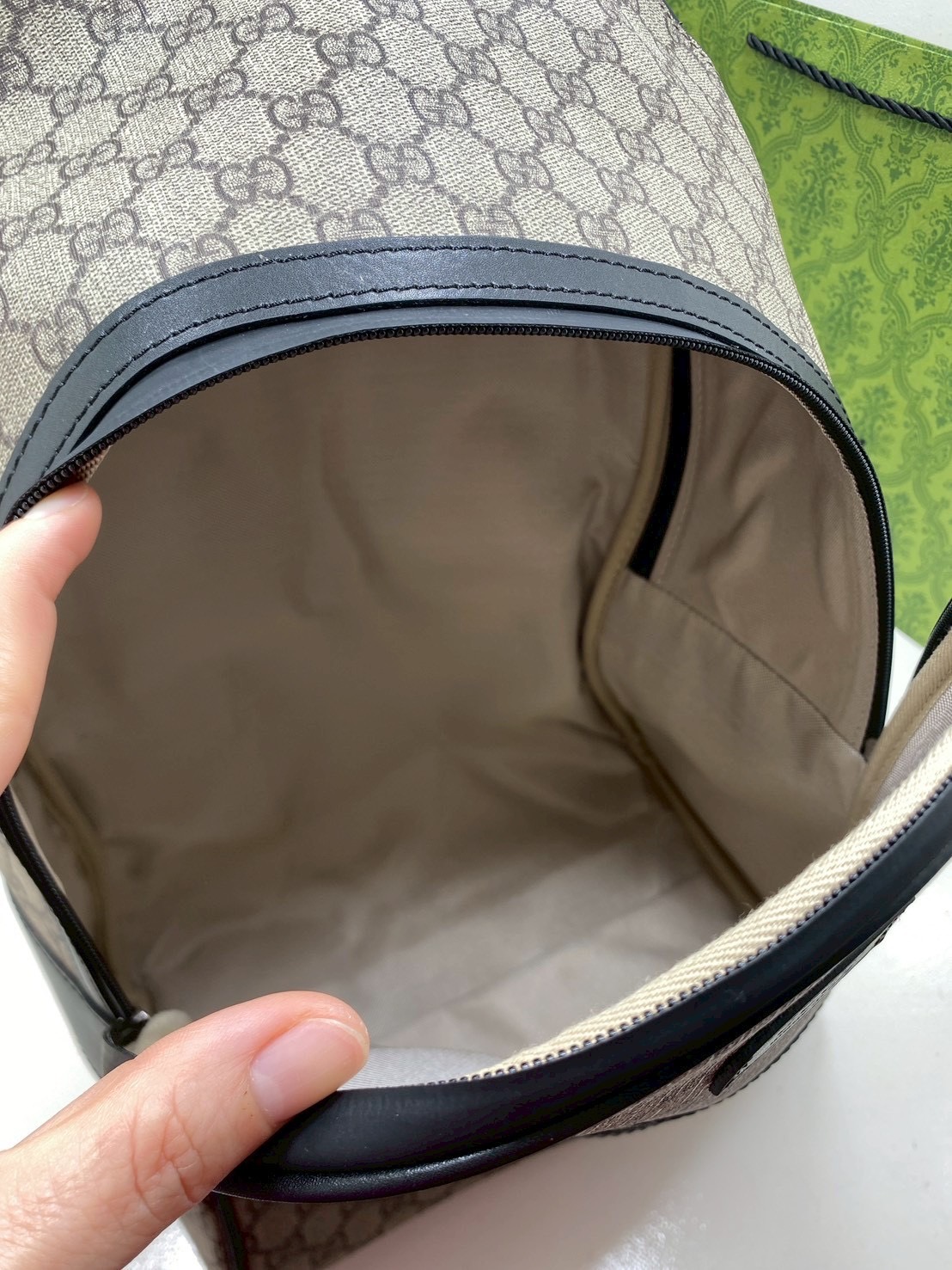 ORI หนังแท้ | Gucci GG Brown medium backpack กระเป๋าสะพายหลัง กระเป๋าเป้ ดีไซน์เรียบง่าย รูปทรงใช้งานง่าน ภายในโล่งกว้าง จุของได้เยอะ