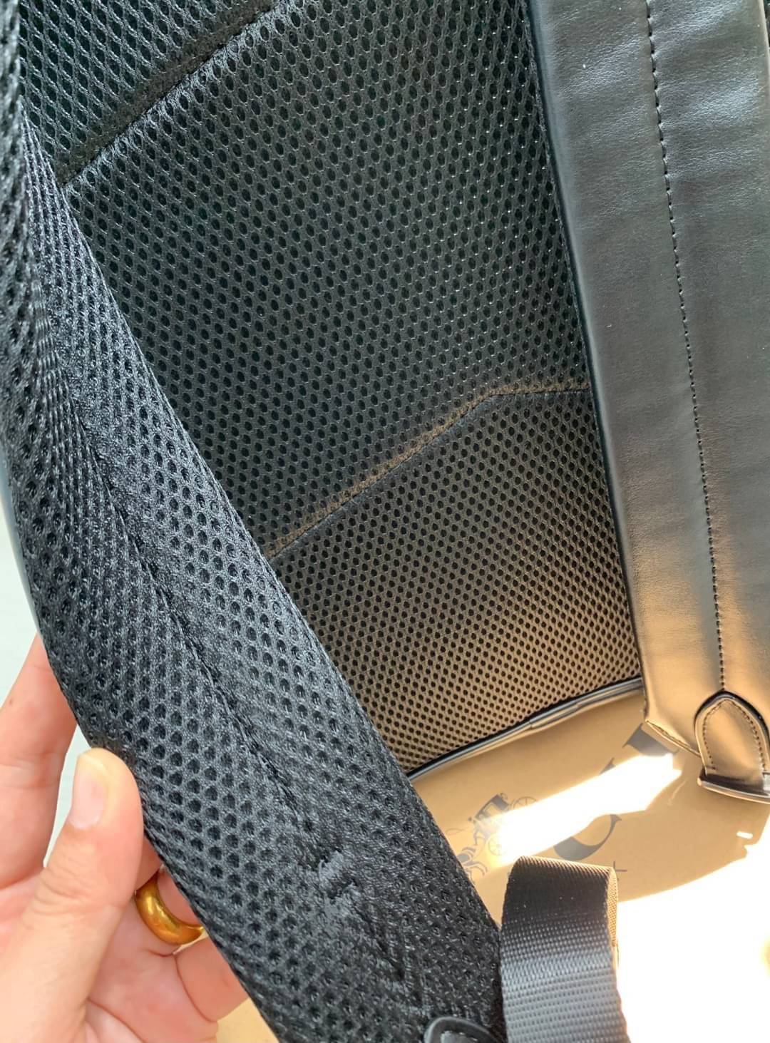 OUTLET 】New in!! 🌈ใบใหญ่ คุ้มค่าทีเดียวค่ะ🌈 COACH WEST BACKPACK IN SIGNATURE((2736)) พร้อมส่งที่ไทย สินค้าเข้าใหม่ค่ะ!! กระเป๋าสะพายหลัง มีหูหิ้ว หนังแท้นิ่ม ใบใหญ่ใส่จุมากกค่า! มีช่องซิปตอนหน้า2ช่อง; ช่องหลัก2ช่องใหญ่ โล่งลึก จุของได้มากท