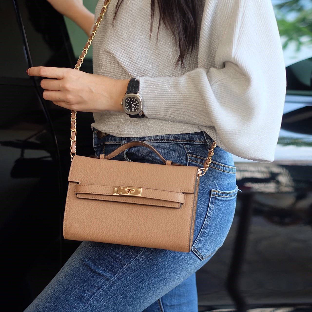 KEEP • Ellis • กระเป๋า คลัช ถือ //สะพาย ขนาด กะลังดี ทรงสวย แค่ใบเดียวจบ! หนังคุณภาพเยี่ยม ภายใน จุของคุ้ม ใส่บัตร ใส่มือถือได้ทุกรุ่น ใบนี้ จะแต่งกับ Look ไหนก้อเข้ากันได้ดีแน่นอนค๊า Don't miss!! หนังลายสวยมาก นิ่มมือ ภายในใส่ของจุกจิก 2 ด้านเลย สาม