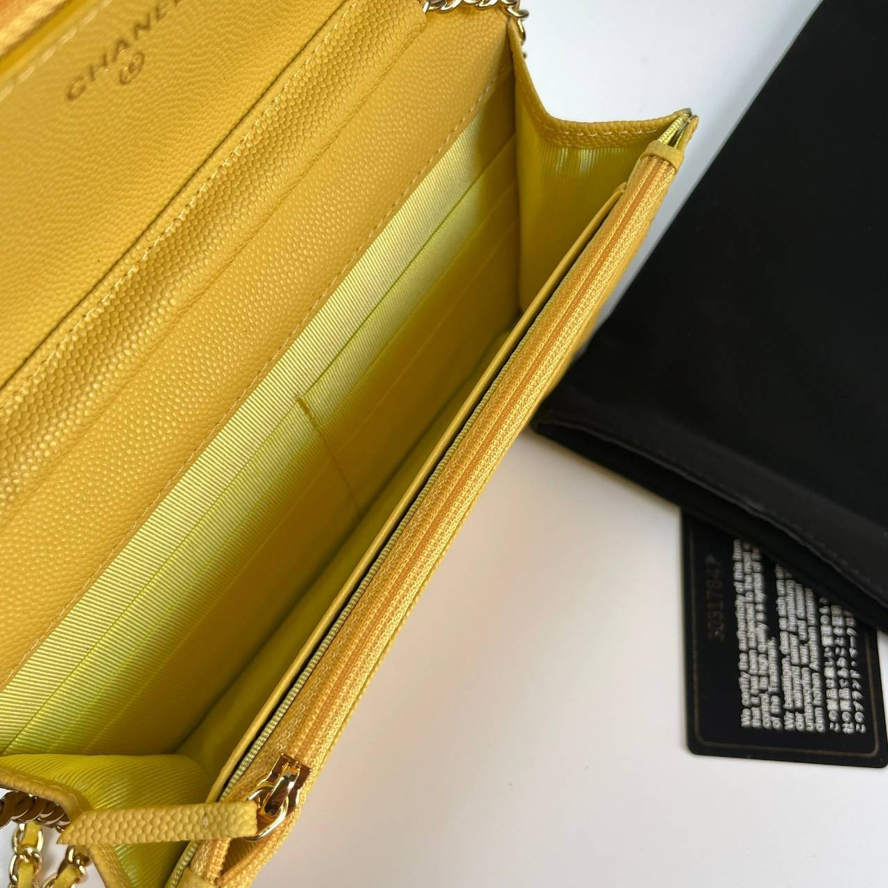 VIP 】หนังแท้ CHANEL WOC style โทนสีพาสเทล กระเป๋าสะพายทรงสวยตลอดกาล วัสดุหนังลายคาเวียร์ เนื้อนุ่ม อยู่ทรงคุณภาพดีตามแบบฉบับของแบรนด์ น้ำหนักเบา ด้านหน้ามีโลโก้แบรนด์อะไหล่หรู มีช่องใส่บัตร ใส่ของจุกจิก เปิดปิดด้วยฝาปิดกระดุม ซับในหนัง ตัวจริงสวยมากๆถูกใจ