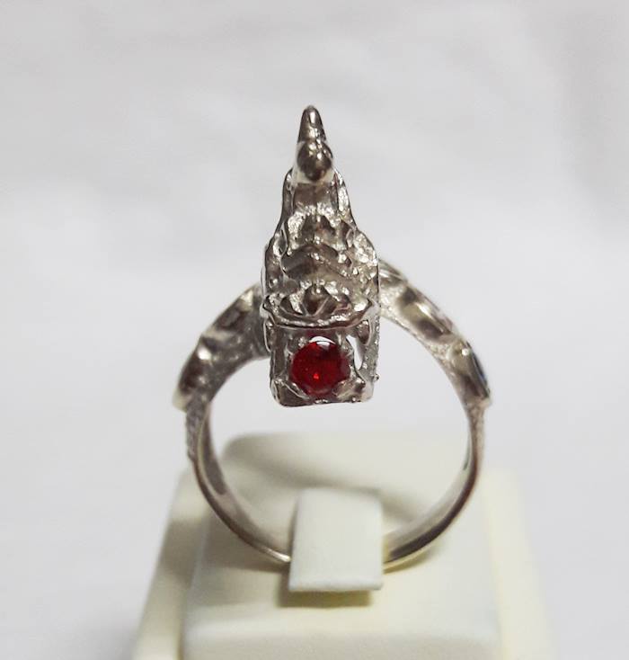 สินค้าหมดค่ะ แหวนพญานาคทองขาวประดับพลอย7สี เสริมอำนาจวาสนาค่ะ