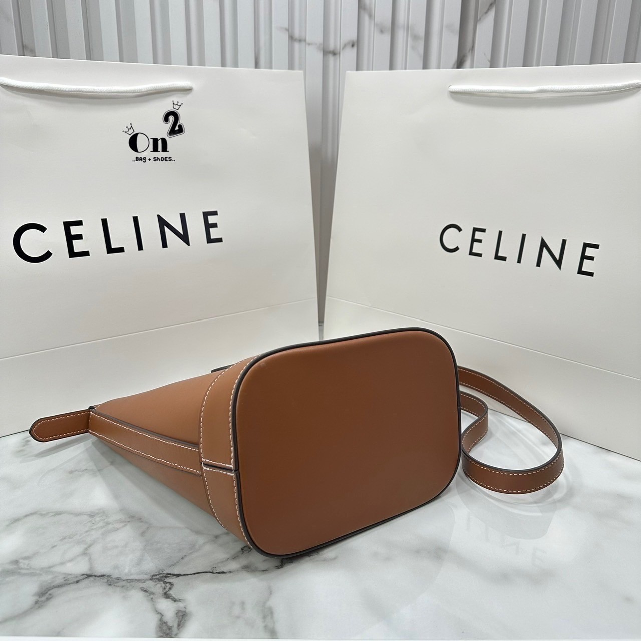 CELINE Bucket Cuir Triomphe Bag กระเป๋าสะพายทรงถัง ใช้งานง่ายที่สุด สายสะพายในตัว ปรับใช้ได้เลย หนังเรียบหรู 🧡 เกรดท็อปไฮเอน ใช้งานต่างประเทศได้