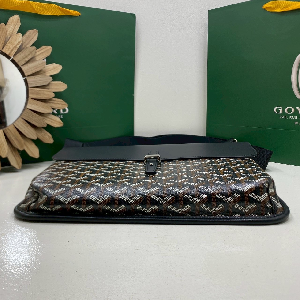 ORI หนังแท้ | Goyard Coursier Messenger bag กระเป๋าแมสเซ็นเจอร์ดีไซน์ใหม่ กะทัดรัดใช้งานได้อย่างคล่องตัว เหมาะมากสำหรับสายสปอร์ต ที่สุดของความหรูตอบโจทย์การใช้งาน ใบจริงสวยงามตามรูปค่ะ