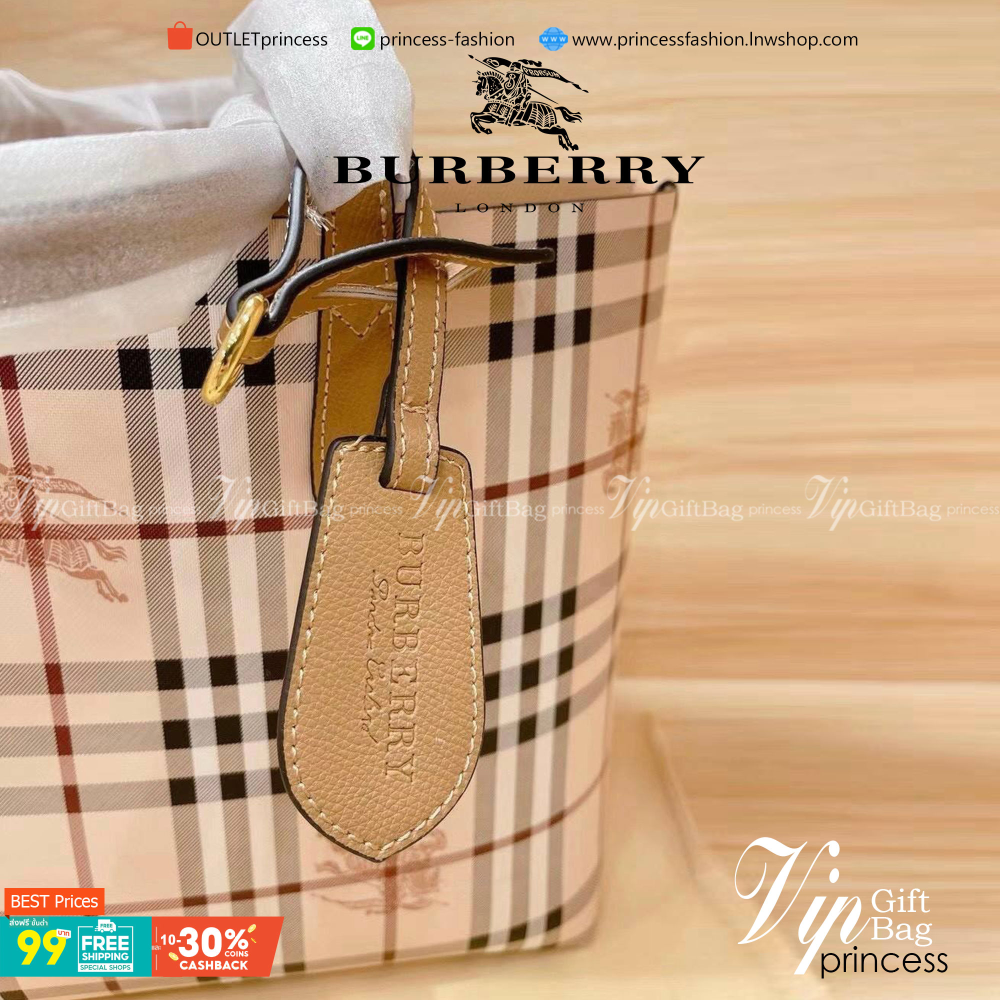 BURBERRY Leather Haymarket Check Medium Reversible Tote Bag กระเป๋าสะพายไหล่ทรงช้อปปิ้ง ทรงคลาสสิค ฮิตตลอดกาล ทรงสวยขนาดกำลังดี ตัวกระเป๋า วัสดุหนัง Pu ด้านหน้าติดโลโก้แบรนด์ ด้านในเป็นลายแรนด์ **สามารถใช้ได้ทั้ง2ฝั่ง ประดับด้วยป้ายแท็คหนัง ภายในช่องหลัก 