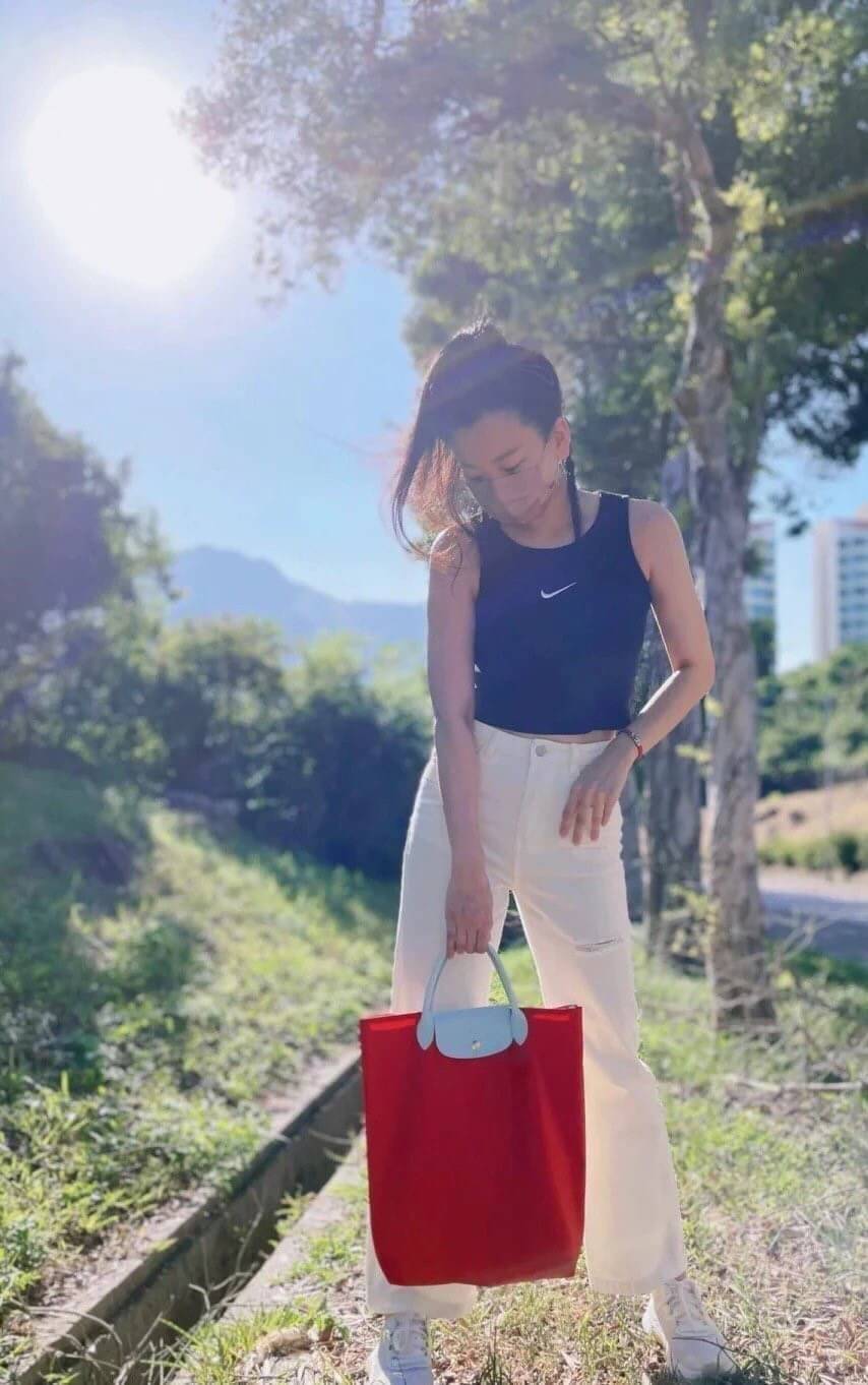 LONGCHAMP LE PLIAGE RE-PLAY TOP HANDLE BAG สินค้ารุ่นลิมิเต็ด collection สุดปัง ซื้อใบเดียวเหมือนได้2 ใบ กระเป๋าสะพายแนวตั้งที่กว้างขวาง มีเอกลักษณ์เฉพาะตัวแต่มีดีไซน์ที่น่าดึงดูด