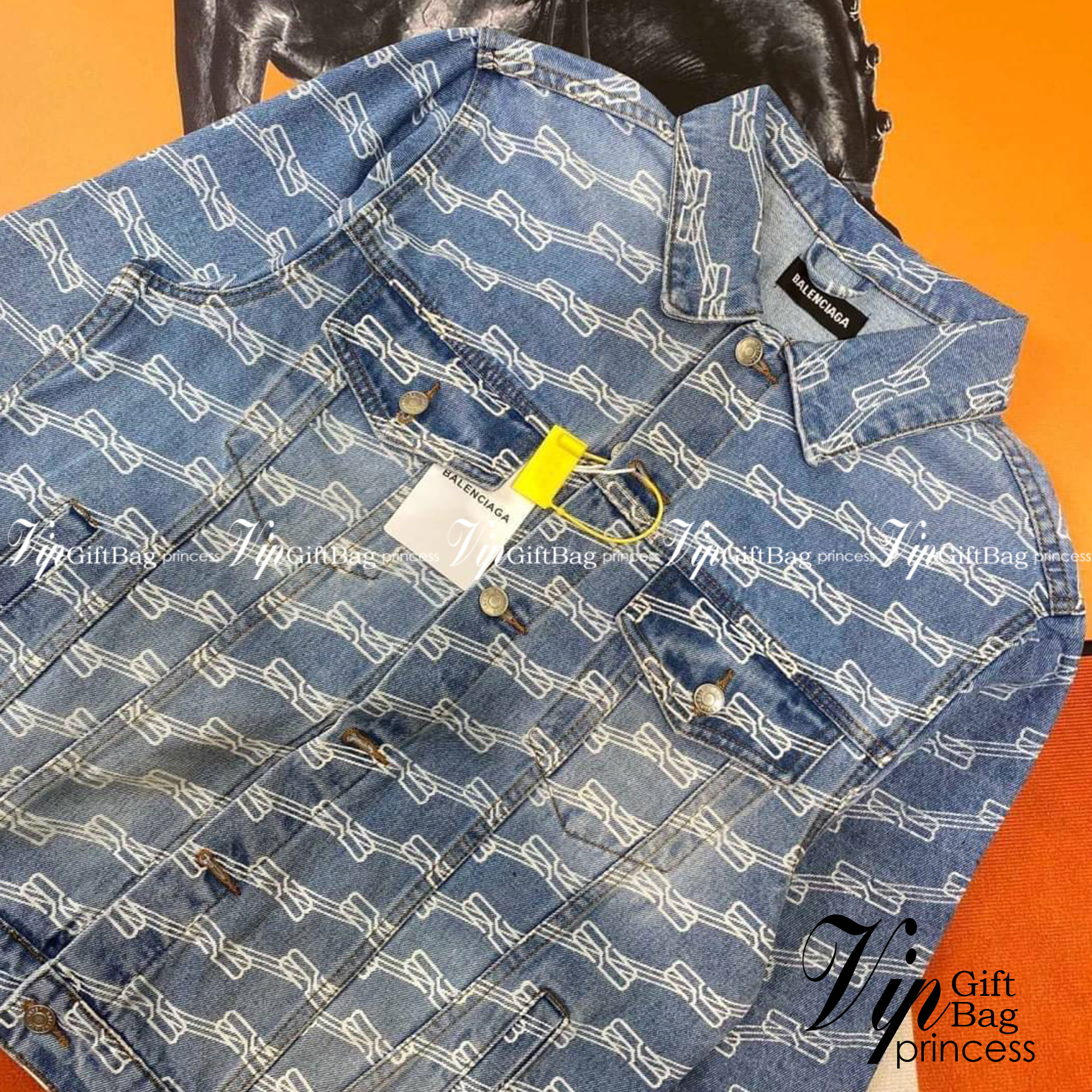 Balenciaga logo denim jacket / BALENCIAGA Jacket เกรดออริจินอล มีป้ายแท็กที่คอเสื้อ ใส่ได้ทั้งผู้หญิงผู้ชาย พร้อมส่งที่ไทย ภาพสินค้าถ่ายจากงานขายจริง ใช้งานต่างประเทศได้