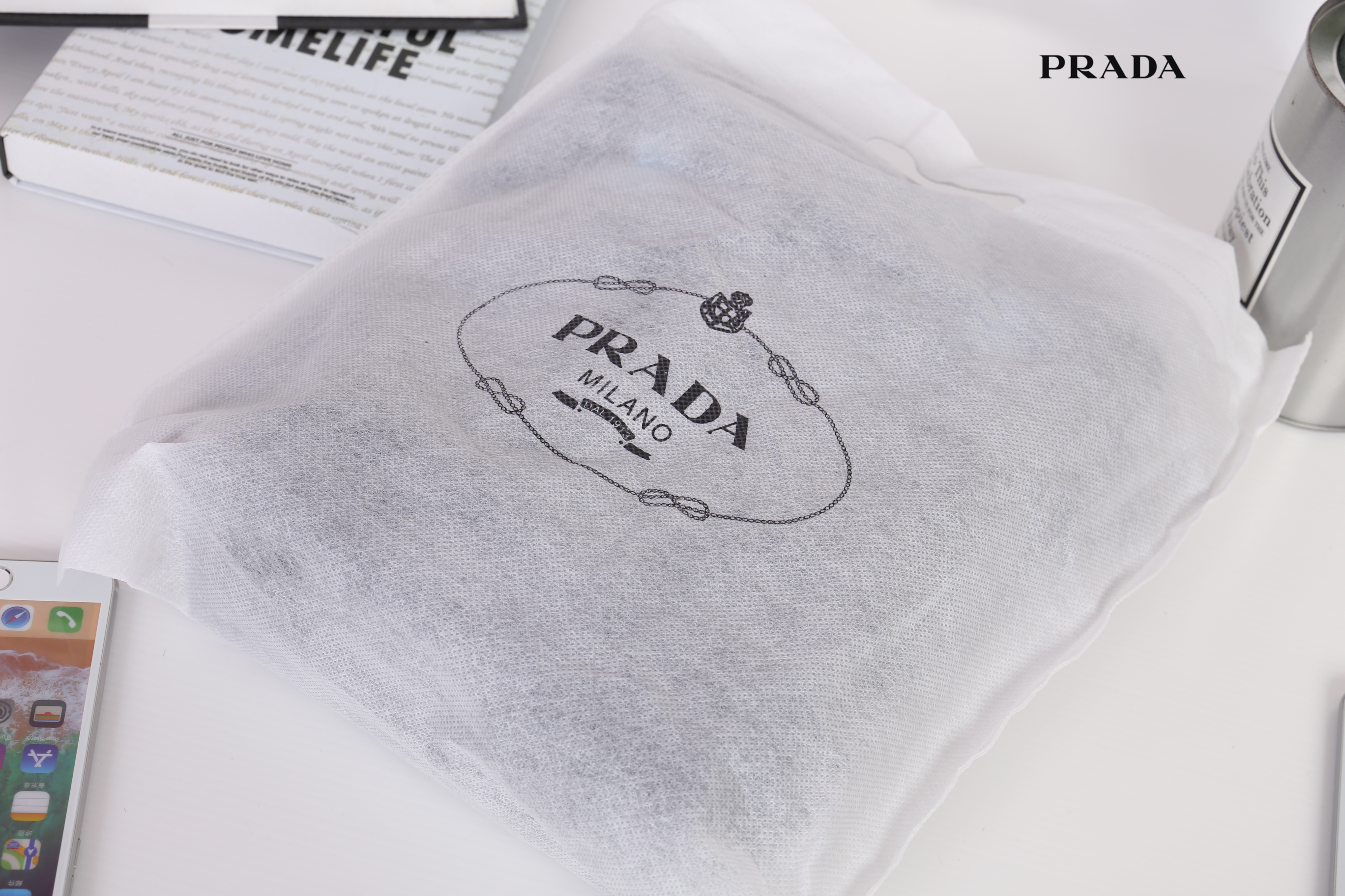 PRADA NYLON MINI BACKPACK สินค้า Premium gift จากเค้าเตอร์แบรนด์ต่างประเทศ รุ่น Limited edition กระเป๋าสะพายเป้ Size mini ขนาดกำลังน่ารัก ที่ฮ๊อตสุดๆ วัสดุเป็น Nylon เนื้อหนา คุณภาพดี ขนาดกะทัดรัด พกพาสะดวก น้ำหนักเบา ด้านหน้าติดโลโก้แบรนด์ อะไหล่เงินสวยห