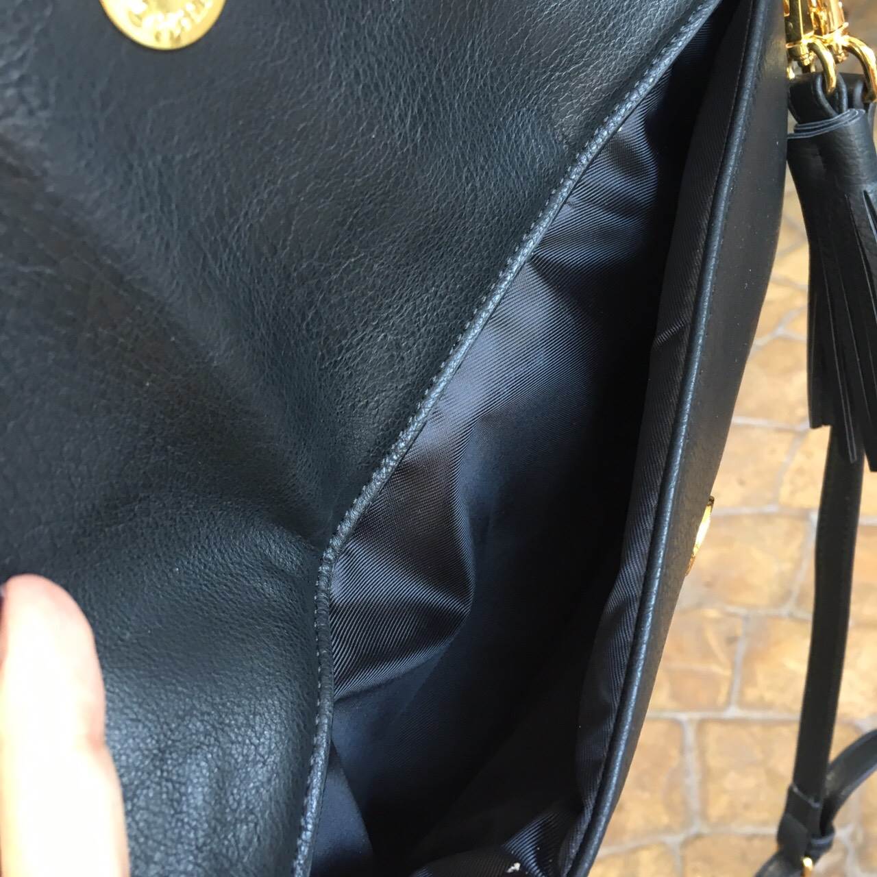 รุ่นขายดีที่สุด จนต้องทำ Size ใหม่เพิ่ม กระเป๋า สะพาย 3in1 ถือ/สะพายได้หลายแบบตามสไตล์ ใบนี้แนะนำเลยค่ะ ควรมีติดตู้ !! 😍กระเป๋า KEEP Doratry shoulder &clutch bag ตัวกระเป๋าผลิตจากหนังแกะเทียม ตัดกับ ลายงู ลายหนังชัดเจน สวย อะไหล่ทองเพิ่มความหรูให้