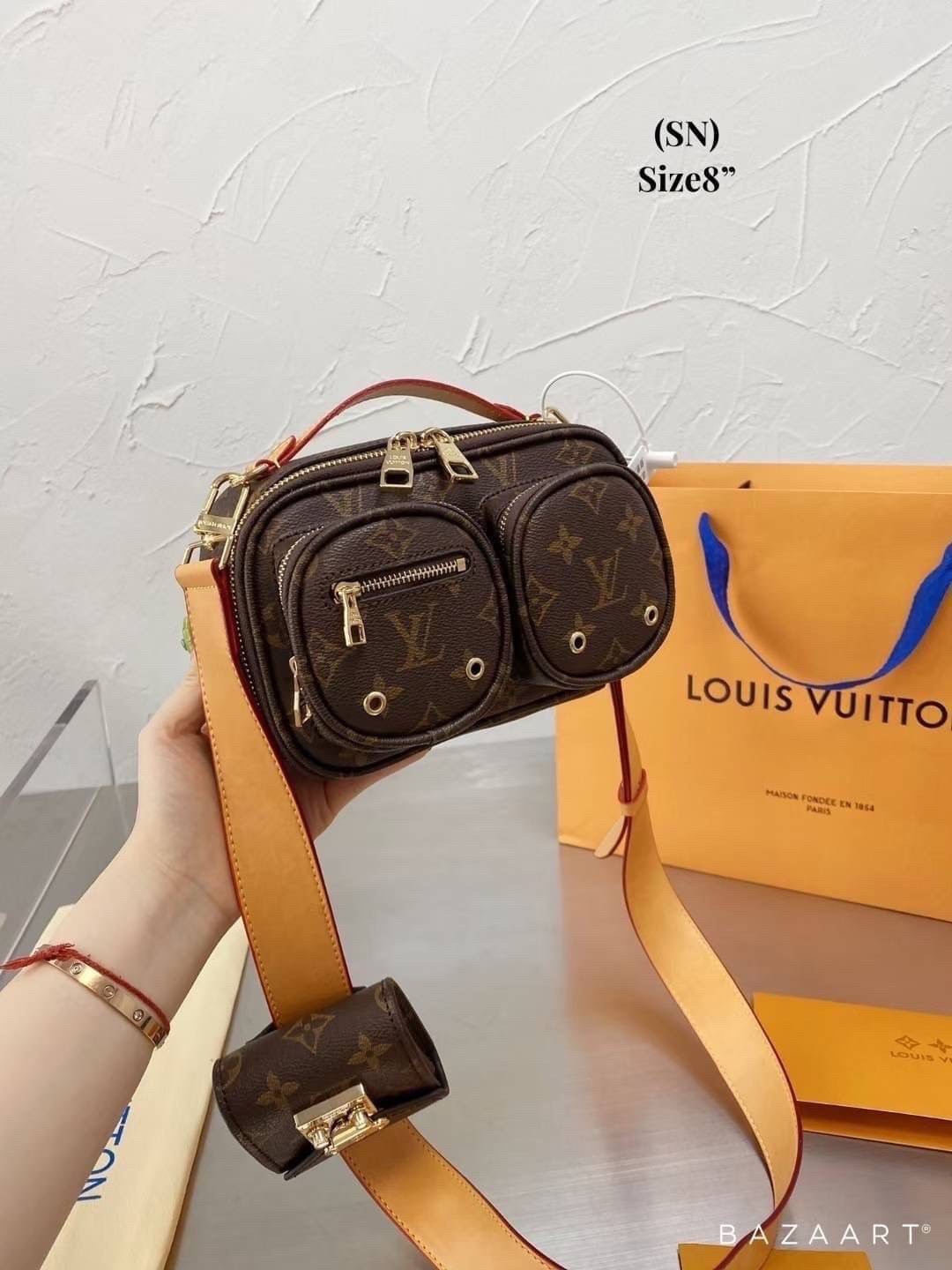 LV UTILITY CROSSBODY Crossbody Monogram bag ภาพถ่ายจากงานขายจริง ใช้งานต่างประเทศได้