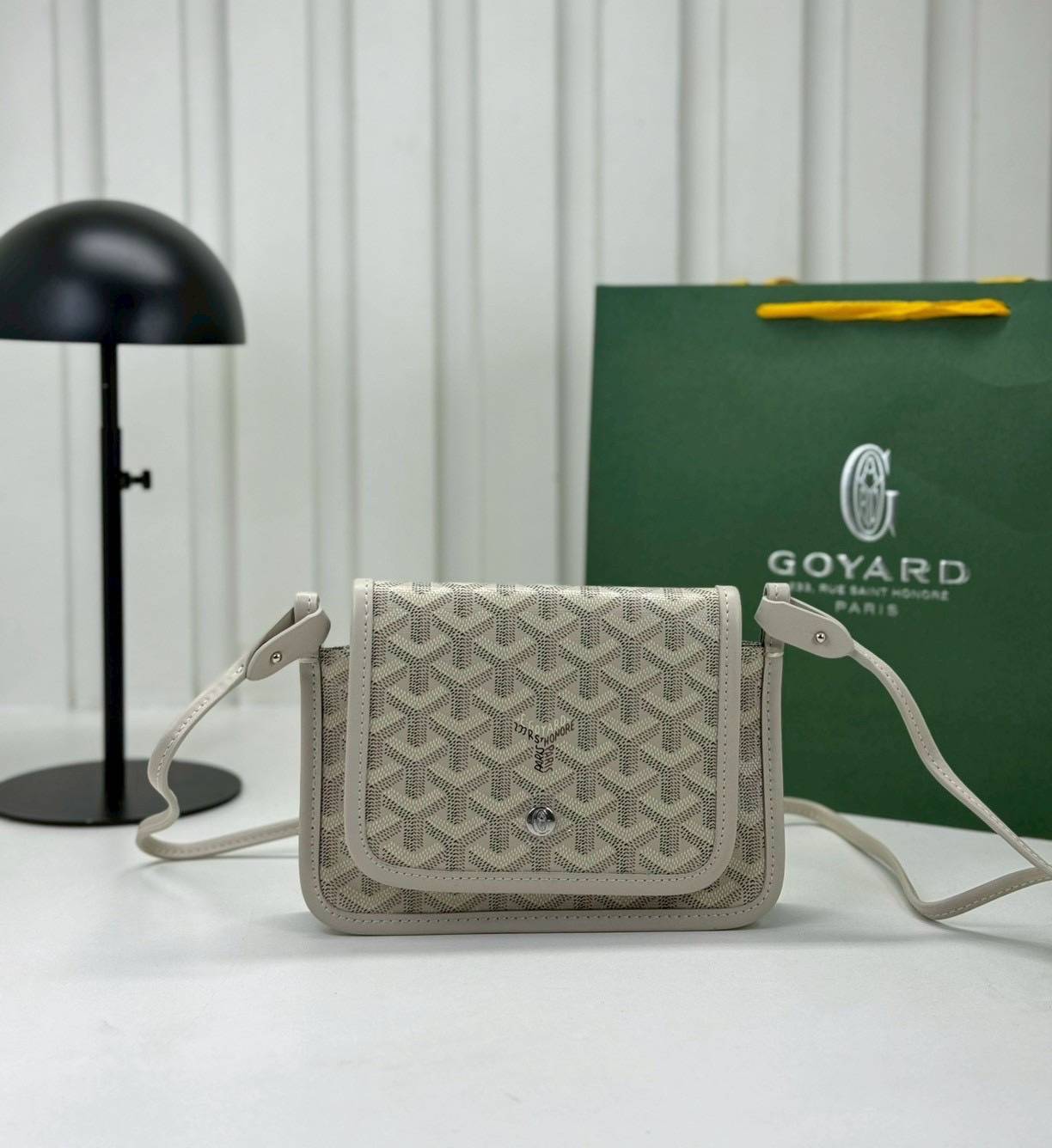 10 สี ORI หนังแท้ | GOYARD Plumet pouch-wallet กระเป๋าสะพายใบเล็กกะทัดรัด ดีไซน์กระเป๋าสตางค์ Plumet ดีไซน์มาพร้อมช่องใส่เหรียญ ธนบัตร และบัตรต่างๆ สามารถสะพายไหล่เป็นกระเป๋าสะพายข้างได้เหมือนกระเป๋าใบเล็ก