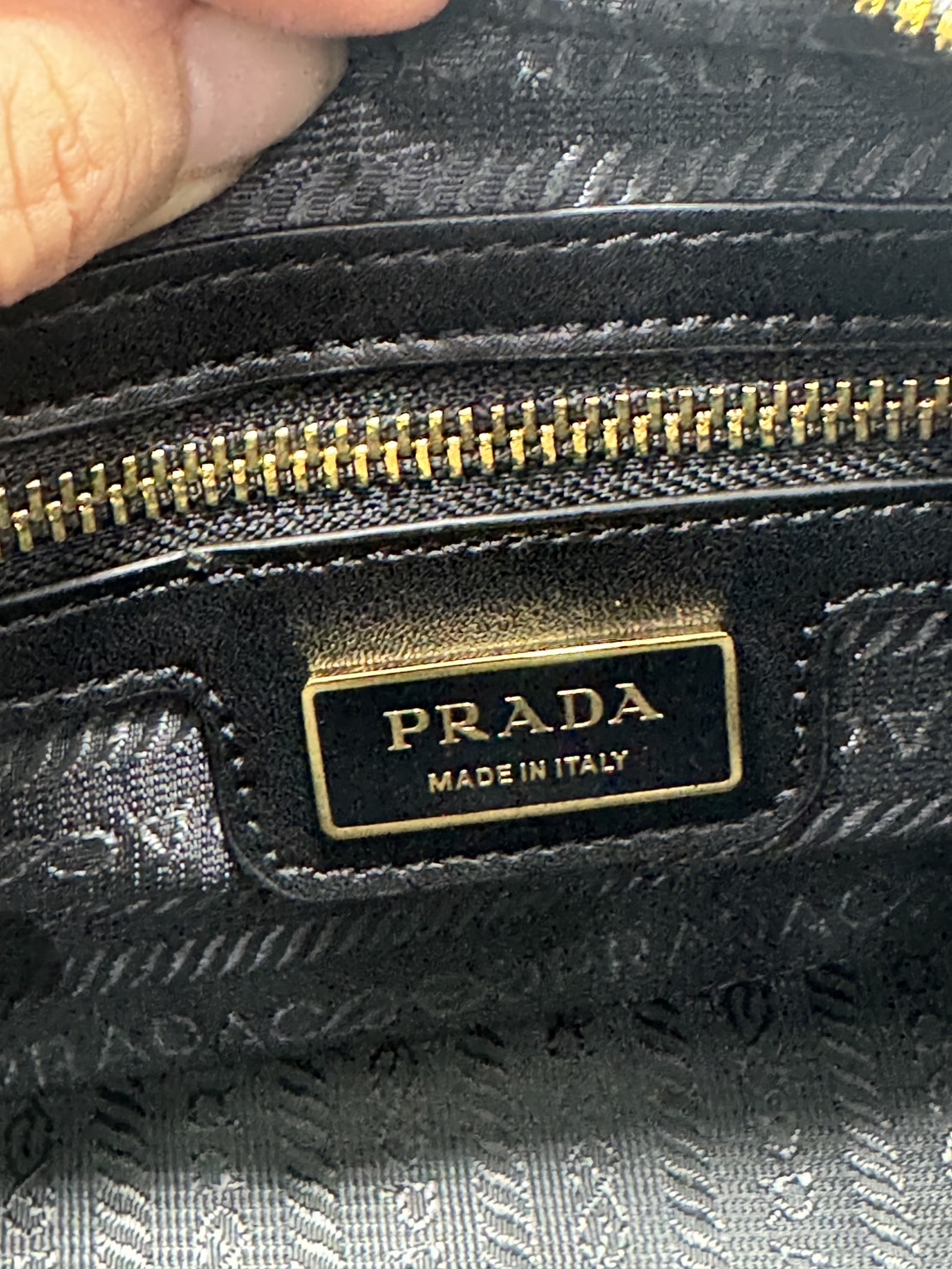 ORI หนังแท้ | Prada Medium Re-Edition 1978 Tote Bag กระเป๋าสะพายใบใหญ่เรียบหรู งานผ้าไนลอนฐานหนัง พร้อมหูจับใช้งานง่าย