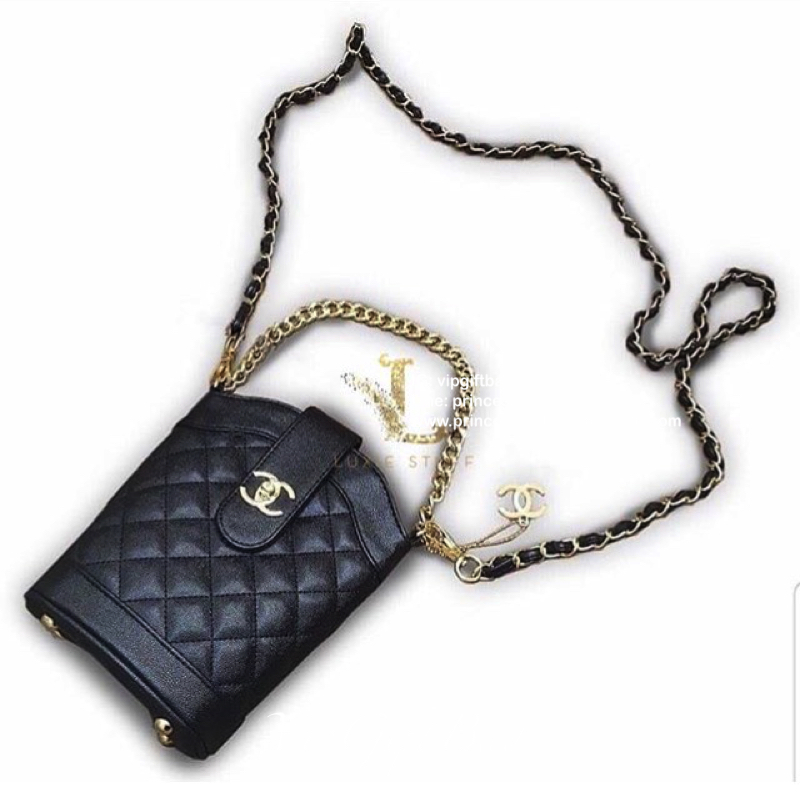 กระเป๋า Chanel Mini Crossbody Twist bag with gold chain