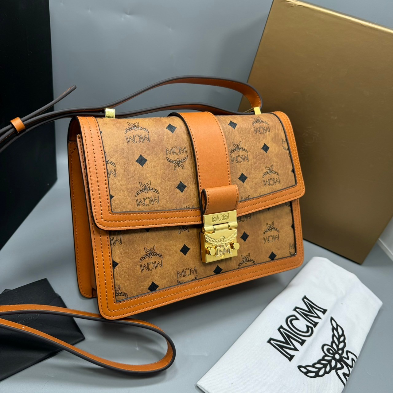 M.C.M MEDIUM TRACY SHOULDER BAG IN VISETOS กระเป๋าสะพายข้าง สุดหรู มาร์ทเทห์ เกรดออริ สลับแท้ 1:1 ใช้งานต่างประเทศได้