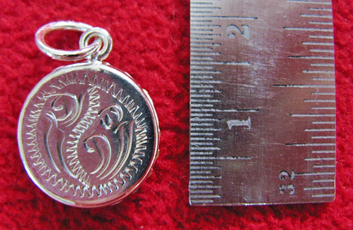 สินค้าหมดค่ะ ล็อกเก็ตพระพิฆเนศปางหริทราคณปติ(ปางรวยเสน่ห์-รวยทรัพย์)พื้นสีแดงล้อมเพชรเลี่ยมเงินไมครอนค่ะ