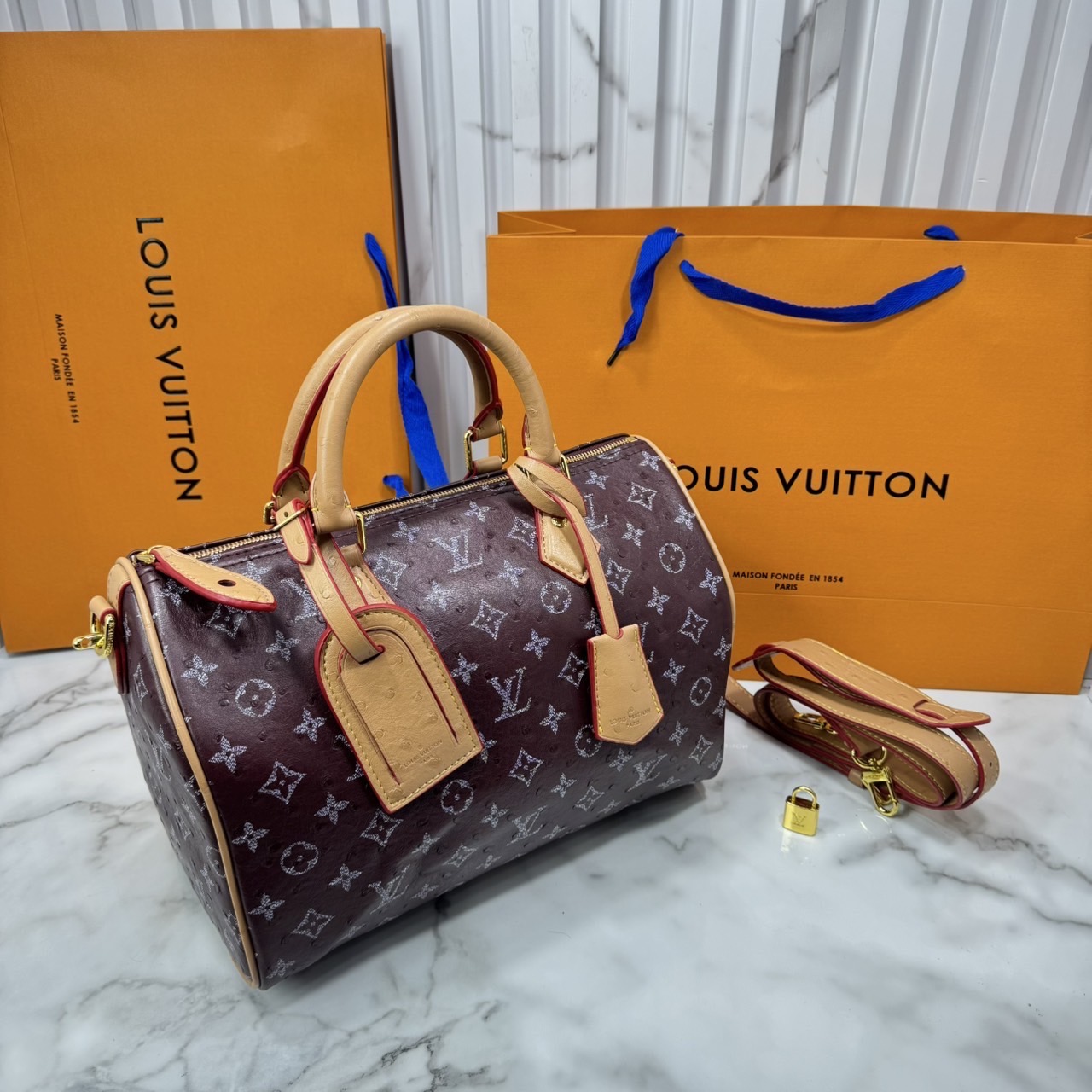 ORI หนังแท้ | LV Speedy P9 Bandoulière 30 Bag กระเป๋าสะพายทรงหมอนสปีดี้ใบใหญ่ คอลใหม่ล่าสุดหรูหราโดดเด่น แต่งลายนูนเพิ่มเท็กเจอร์เต็มใบ รูปทรงใช้งานง่ายสวยตลอดกาล