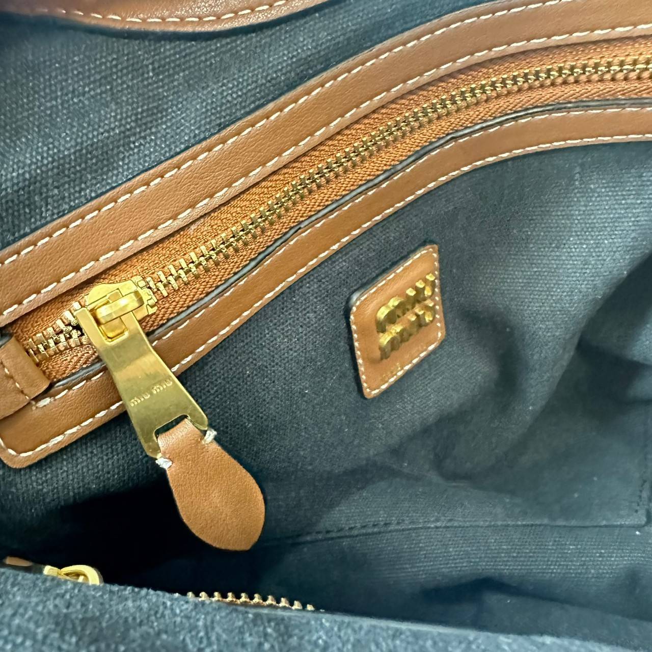 MIU MIU IVY CANVAS BAG / MIU MIU TOTE IVY MINI กระเป๋าถือหรือสะพายข้างทรงโท้ท รูปทรงทันสมัยน่ารัก สวยหรูมากๆคะ