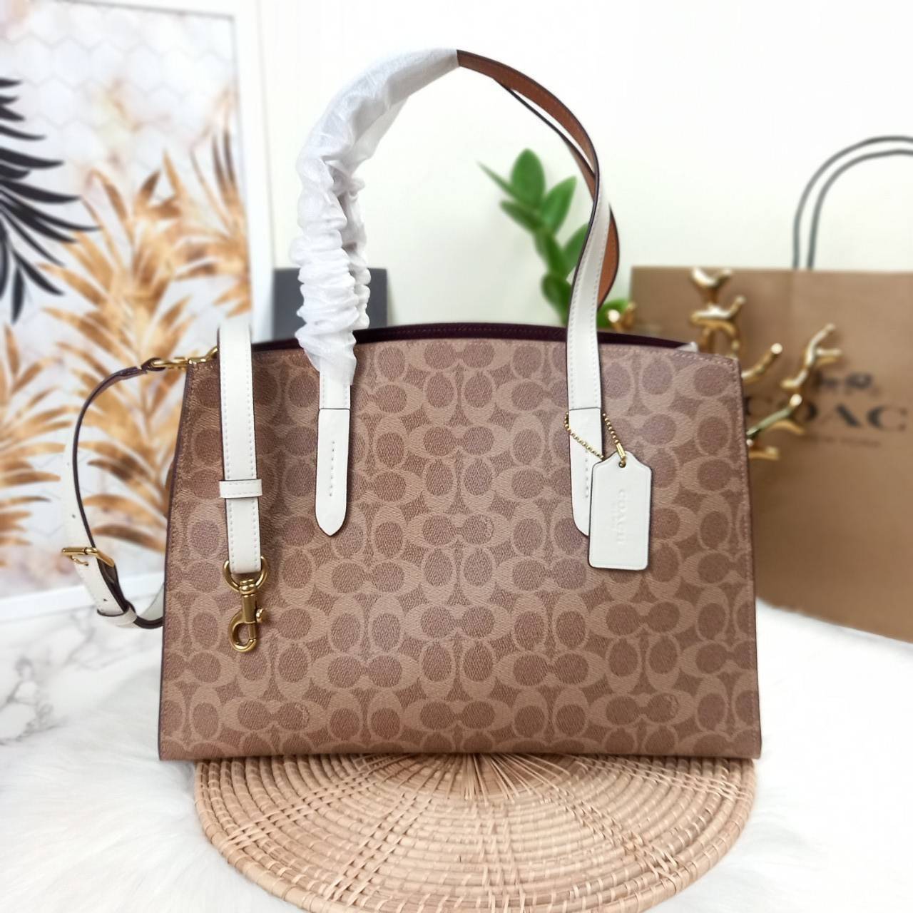 COACH CHARLIE CARRYALL IN SIGNATURE CANVAS (31210) ðšāđāļĢāļĩāļĒāļāļŦāļĢāļđ āļāļĨāļēāļŠāļŠāļīāļ//āļāļĢāļ°āđāļāđāļēāļāļ·āļ āļāļĢāļ°āđāļāđāļēāļŠāļ°āļāļēāļĒ āļāļĢāļ TOTE āļŠāļļāļāļŦāļĢāļđāļŦāļĢāļē āļāļĩāđāļāļāđāđāļāđ āđāļĄāđāļāļģāđāļ// āļ§āļąāļŠāļāļļāđāļāļāļ§āļēāļŠ āļāļŠāļĄāļŦāļāļąāļāđāļāđāļāļļāļāļ āļēāļāđāļĒāļĩāđāļĒāļĄ āļĢāļđāļāļāļĢāļāđāļāļāđāļāđāļ āļĨāļēāļĒ SIGNATURE āļŠāļ§āļĒāļĄāļēāļ// āļāđāļēāļāđāļāļĄāļĩ 2 āļāđāļāļāđāļĨāđāļāļāļ§āđāļēāļ āđāļĨāļ°āļāļĩāļ 1 āļāđāļāļāļāļīāļāļ