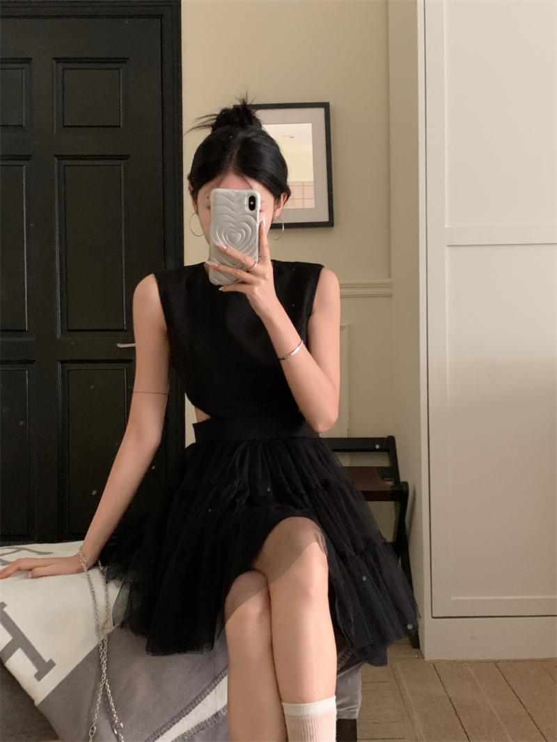พร้อมส่ง 🧺 Black venus dress เดรสแขนกุดสีดำกระโปรงระบาย (IN38696)