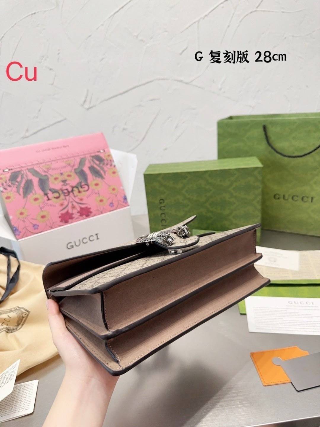 GUCCI Dionysus small shoulder bag กระเป๋าสะพายรุ่นคลาสสิคสุดวินเทจ ฮอตสุดไม่มีใครเกิน ที่สาวๆต้องไม่พลาด!! ดึงดูดและสะกดสายตาด้วยอะไหล่ดีเทลหรู