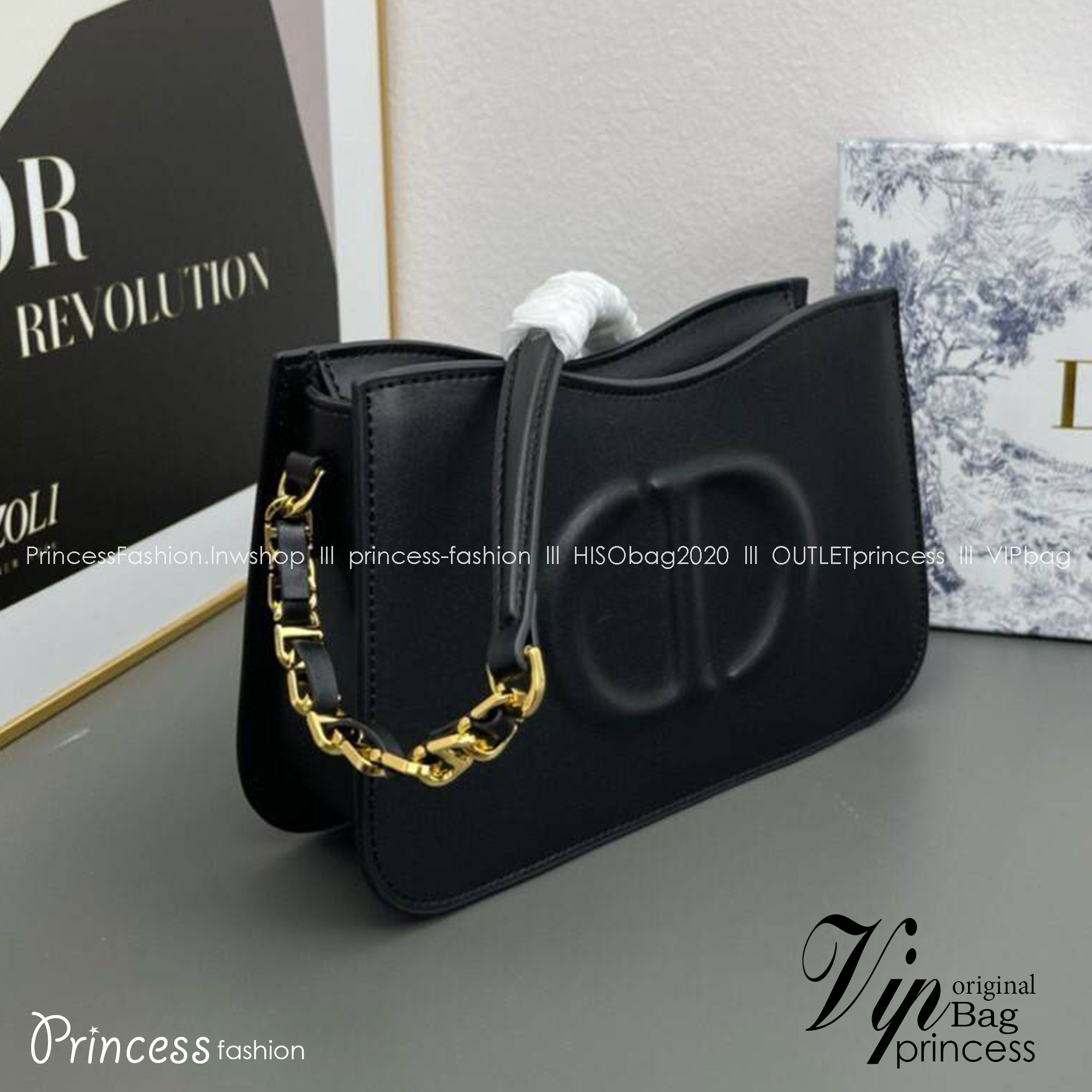 CD SIGNATURE HOBO MINI BAG leather Black / Dior Bag พร้อมส่ง กระเป๋าสะพายทรงโฮโบ รุ่นใหม่ล่าสุด Winter 2023 สวยหรูหราเป็นเอกลักษณ์แบรนด์ **สินค้าเกรดออริจินอล 1:1 สลับแท้
