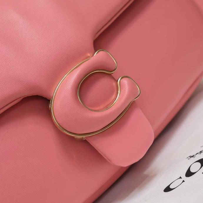 COACH PILLOW TABBY SHOULDER BAG 26 ไซส์ใหญ่ จุของได้ล้นๆ มาใหม่ขายดีที่สุด หนัง nappa หนานิ่ม นุ่มมากๆ พร้อมโลโก้รุ่นใหม่ด้วยเช่นกัน เพิ่มความหรู ดูดีเข้าไปอีกค่ะ