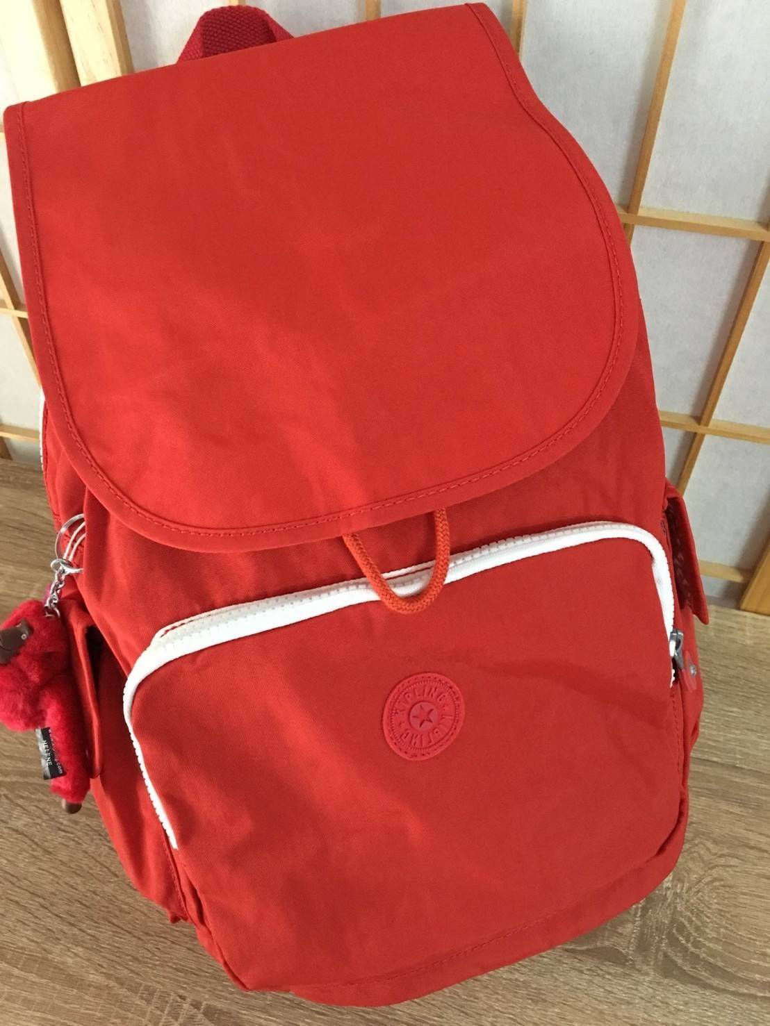 กระเป๋า Kipling รุ่น City Pack ไซส์ L ขนาดใหญ่พอเหมาะสำหรับการเดินทาง มาพร้อมช่องกว้างขวางจุสัมภาระของคุณได้อย่างจุใจ และช่องจัดเก็บอีกหลากหลายรูปแบบ ดีไซน์ลวดลายนำสมัย เติมแต่งสีสันและชีวิตชีวา นับเป็นอีกหนึ่งกระเป๋าเป้ที่พร้อมให้คุณได้สะพายออกไปข้างนอกไ